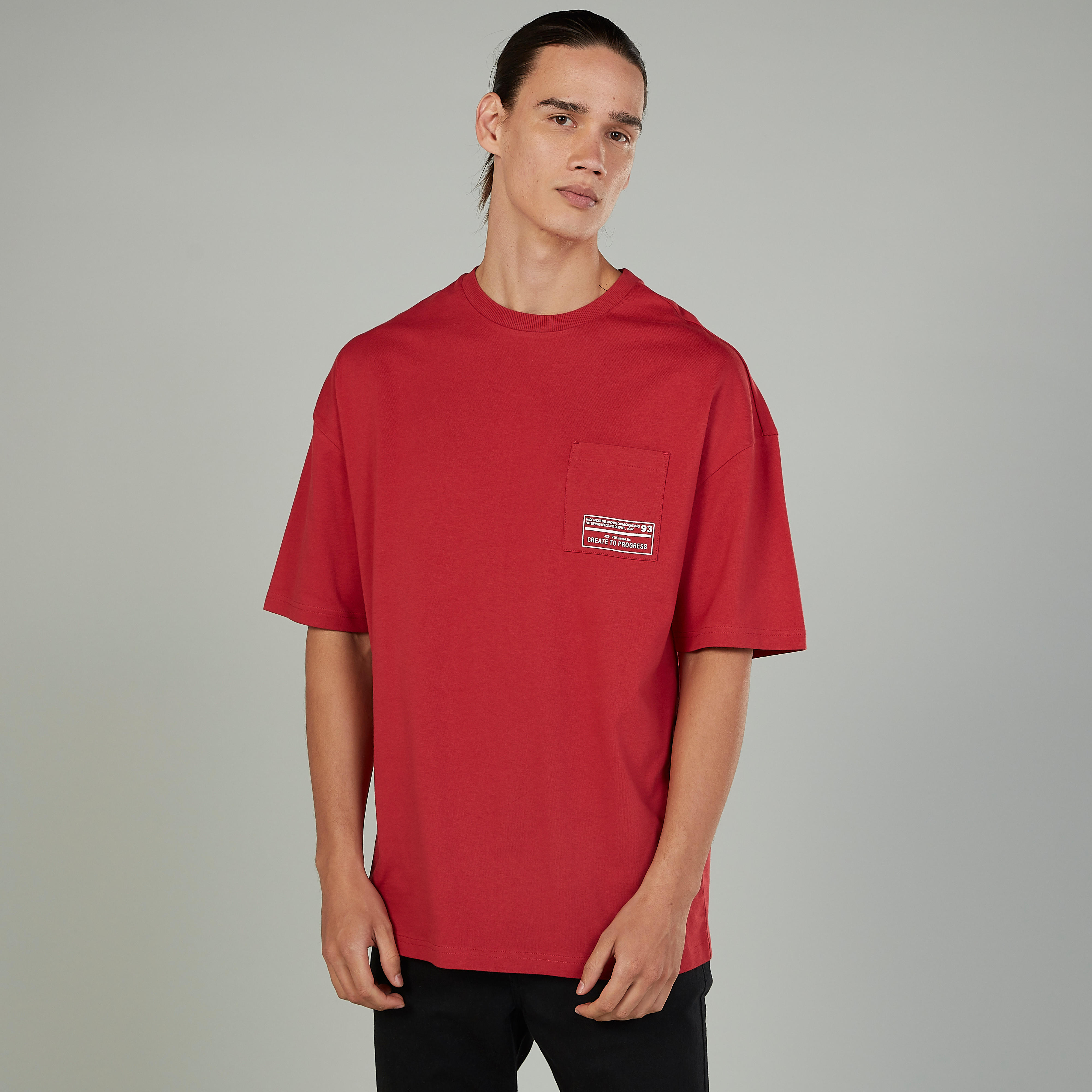 تيشيرت بياقة مستديرة وأكمام قصيرة وطبعات-men-clothing-tshirtsandpolos-tshirts-image-1