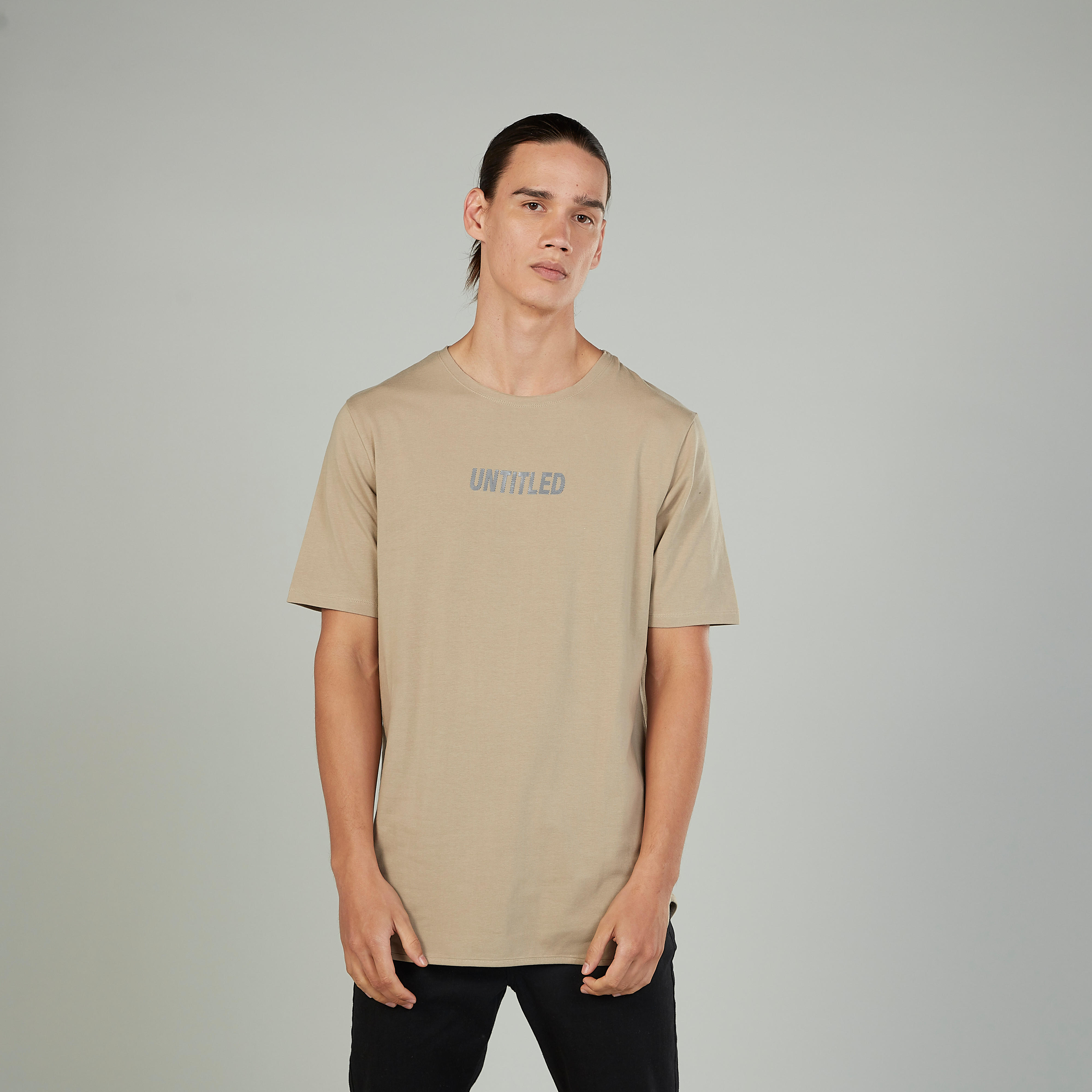 تيشيرت بياقة مستديرة وأكمام قصيرة وطبعات تايبوجرافيك-men-clothing-tshirtsandpolos-tshirts-image-6