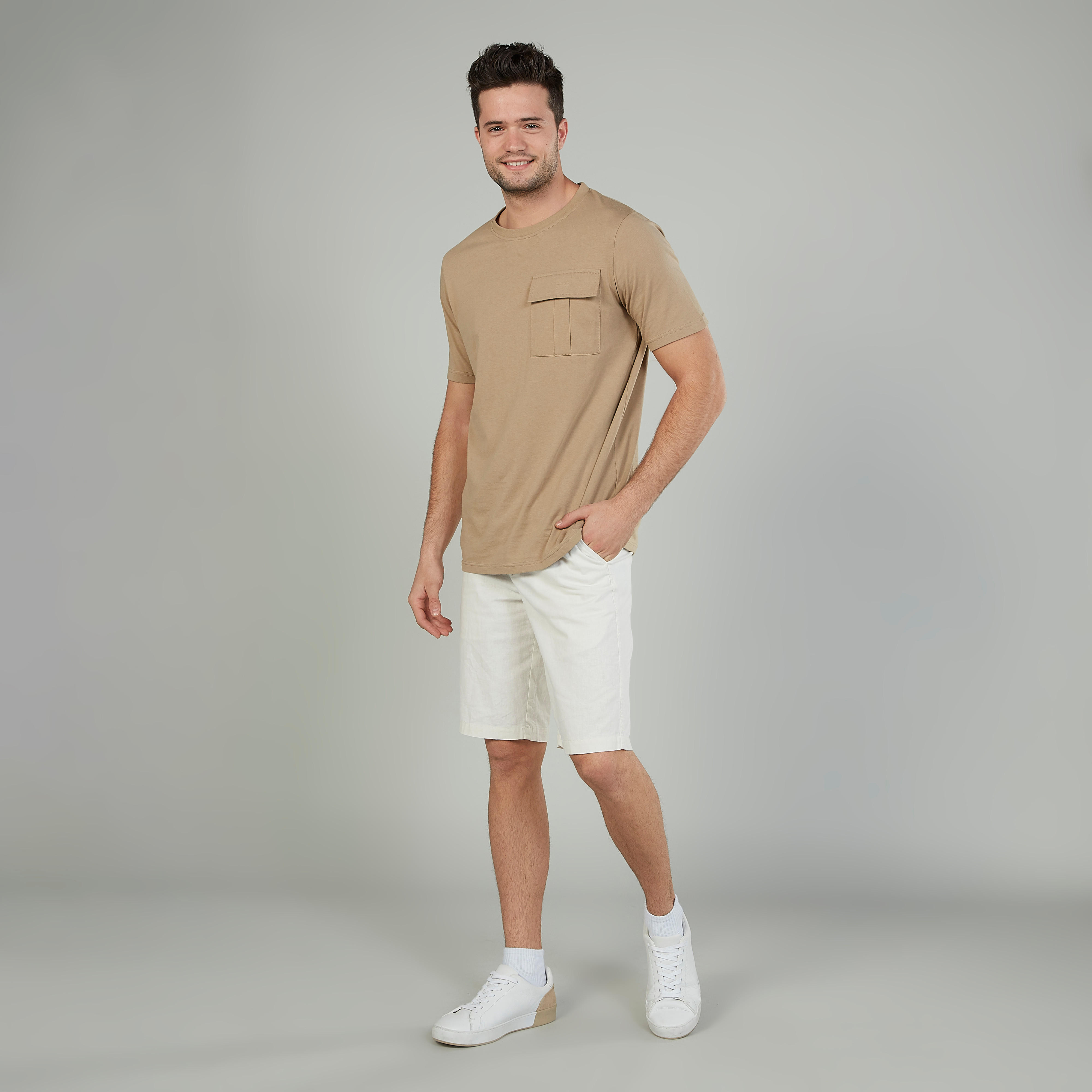 تيشيرت سادة بياقة ضيّقة بجيوب بطية-men-clothing-tshirtsandpolos-tshirts-image-2