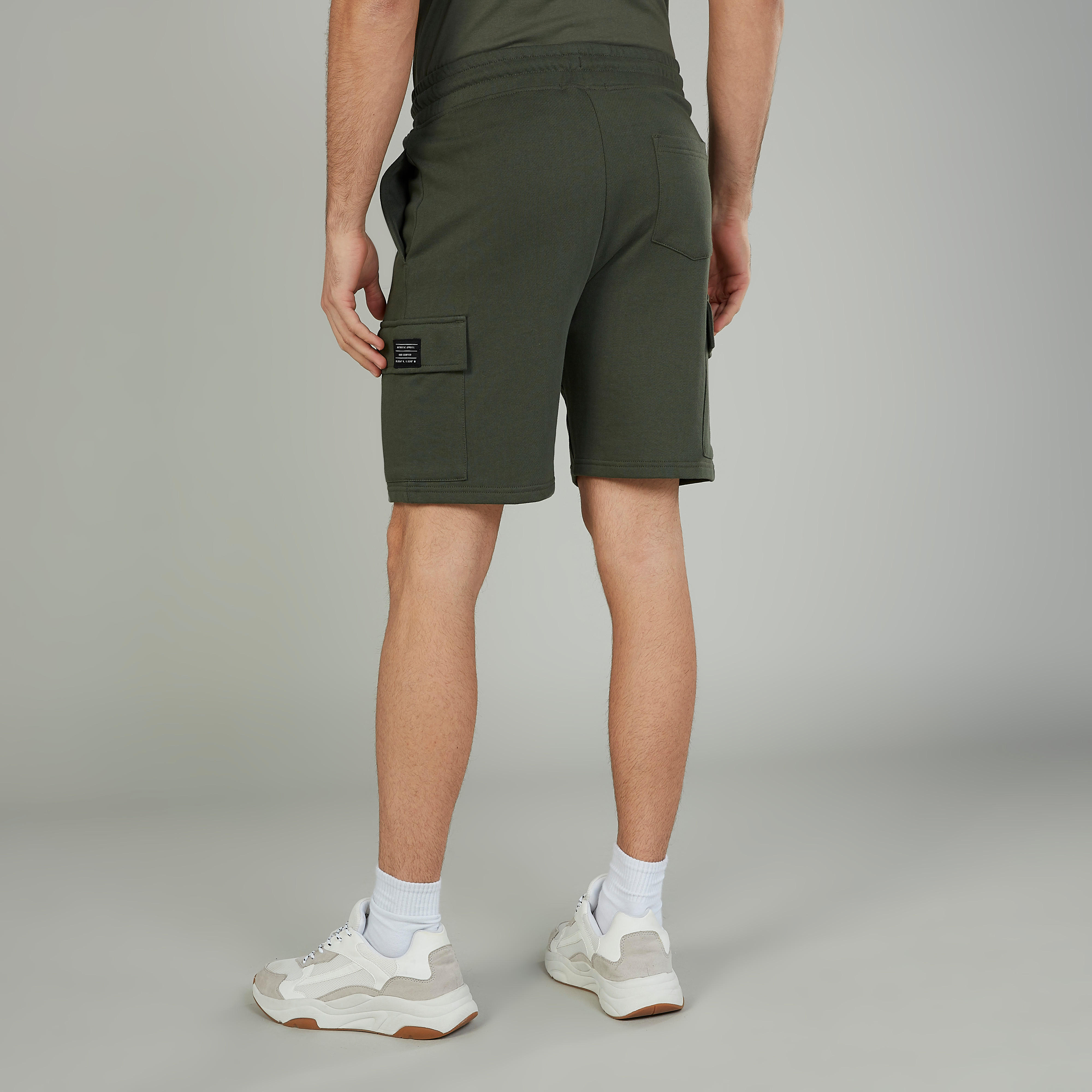 شورت سادة بجيوب وتفاصيل رباط-men-clothing-bottoms-shorts-image-1