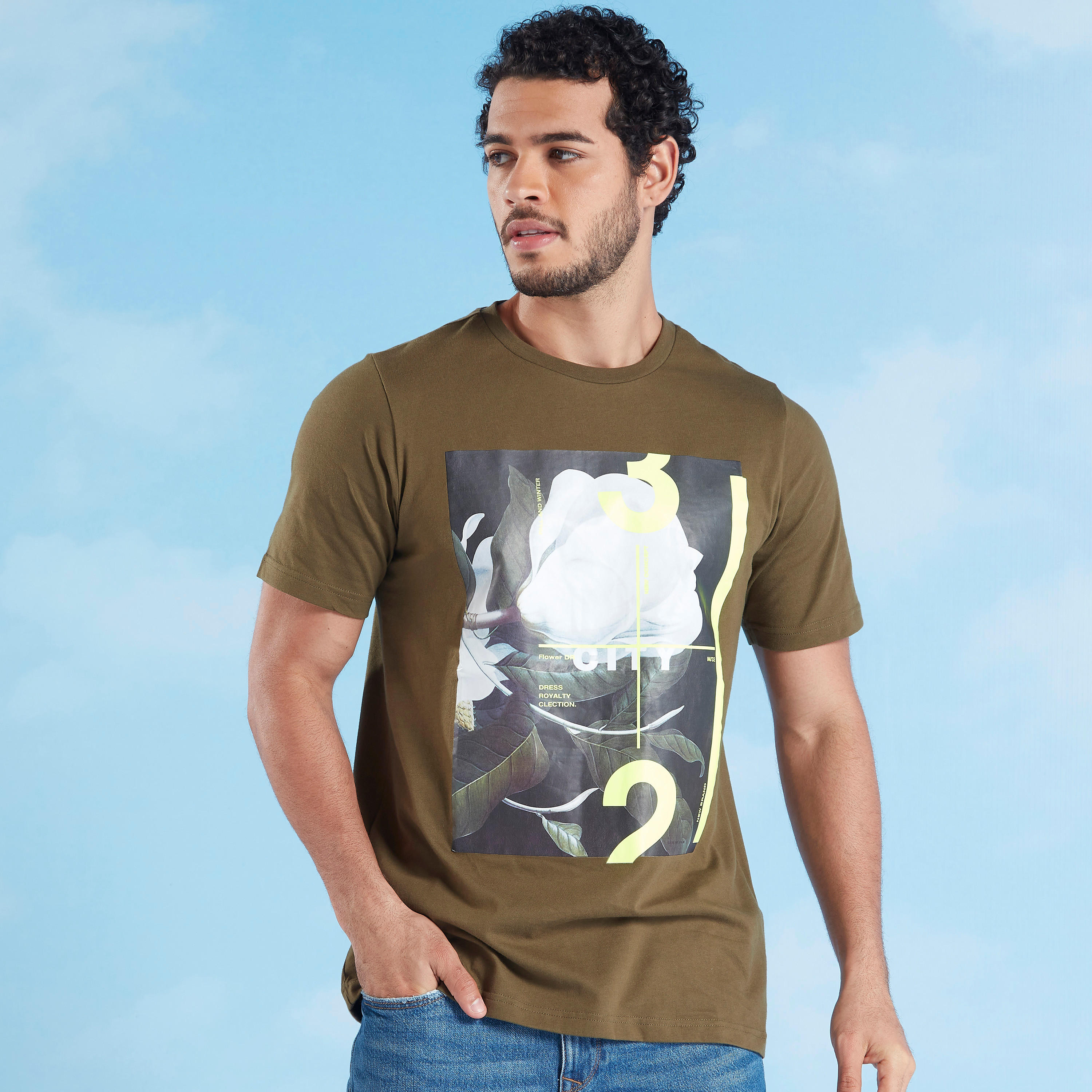 تيشيرت بياقة ضيّقة وأكمام قصيرة وطبعات-men-clothing-tshirtsandpolos-tshirts-image-4