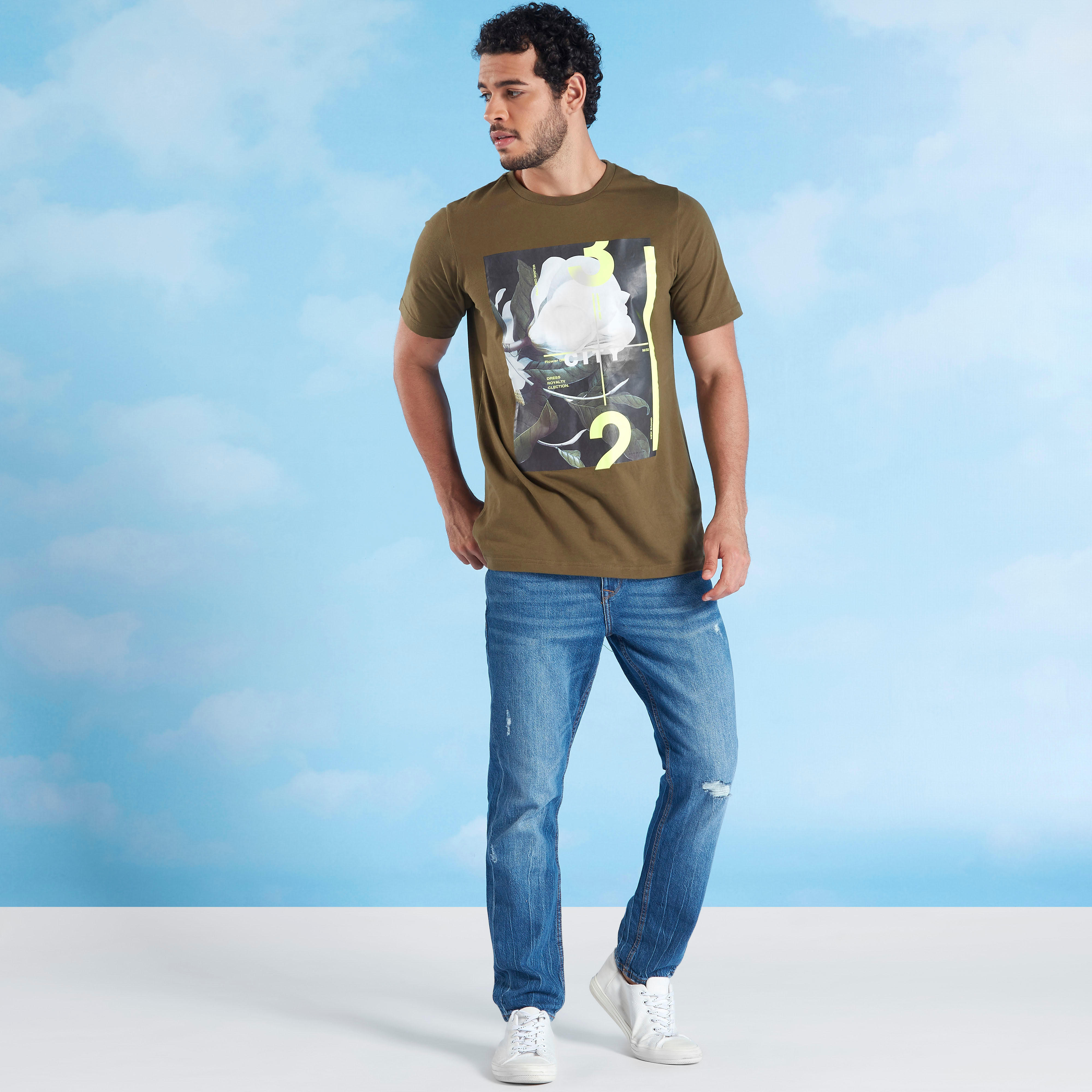 تيشيرت بياقة ضيّقة وأكمام قصيرة وطبعات-men-clothing-tshirtsandpolos-tshirts-image-3