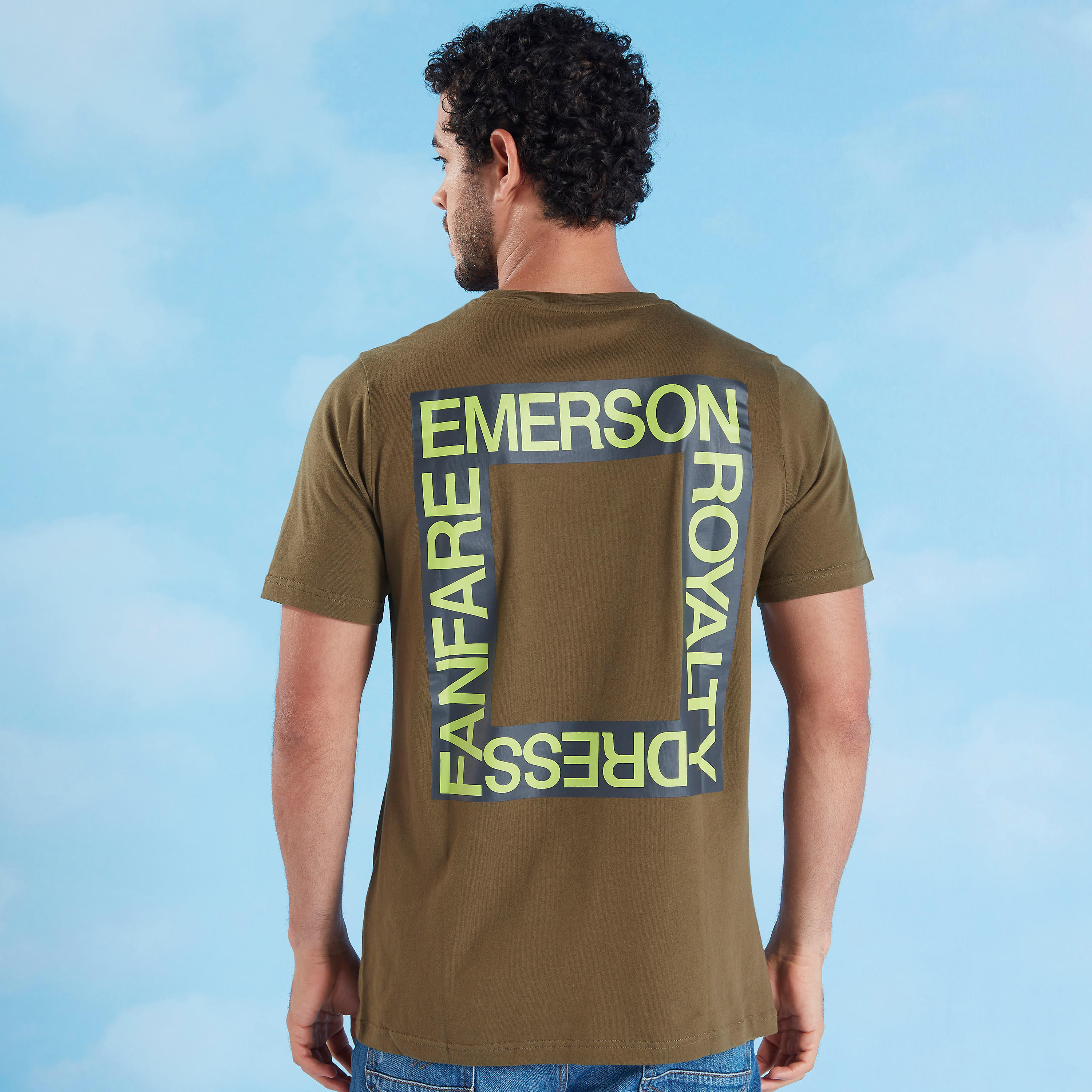 تيشيرت بياقة ضيّقة وأكمام قصيرة وطبعات-men-clothing-tshirtsandpolos-tshirts-image-1