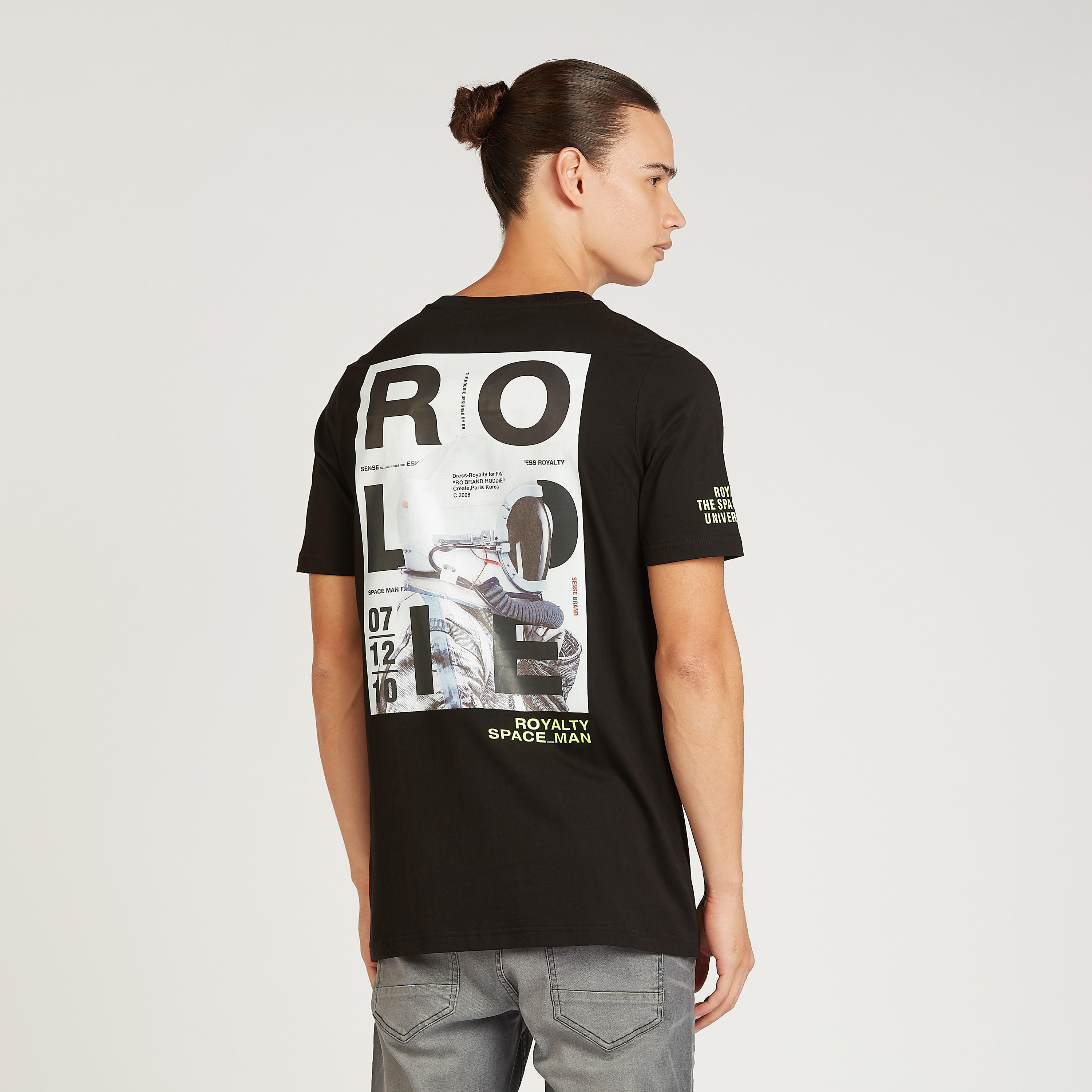 تيشيرت  بياقة ضيّقة وأكمام قصيرة وطبعات-men-clothing-tshirtsandpolos-tshirts-image-4