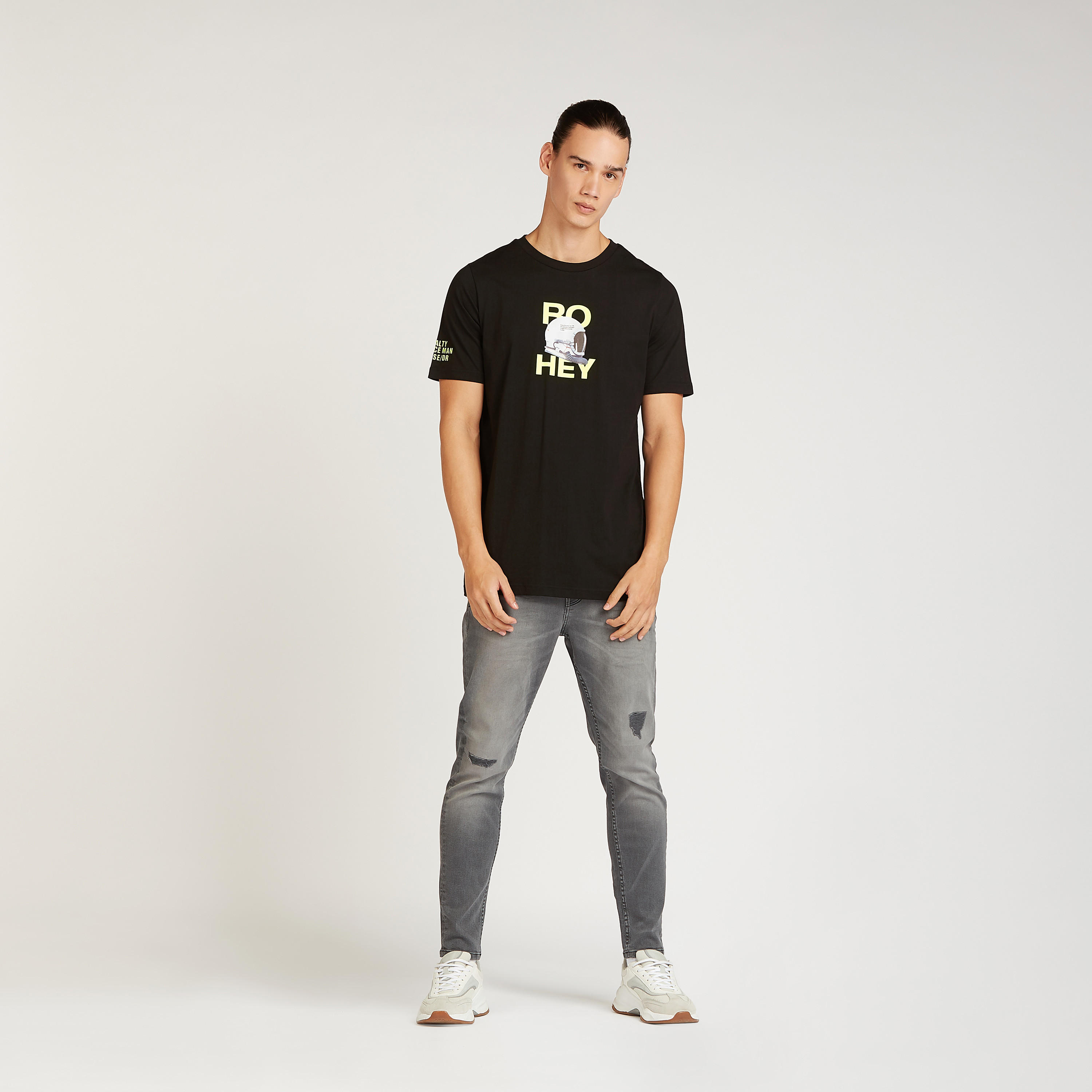 تيشيرت  بياقة ضيّقة وأكمام قصيرة وطبعات-men-clothing-tshirtsandpolos-tshirts-image-5