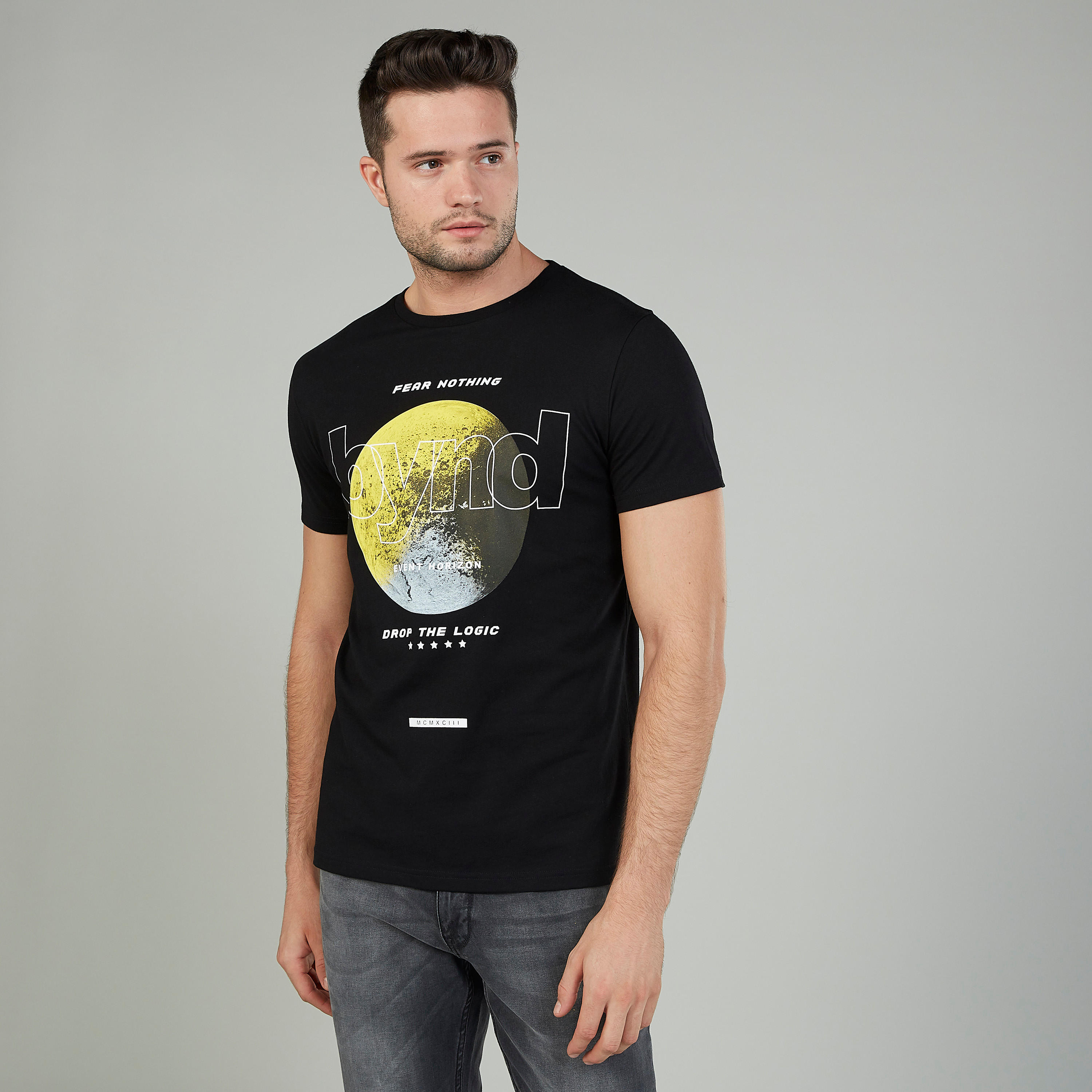 تيشيرت بياقة مستديرة وأكمام قصيرة وطبعات-men-clothing-tshirtsandpolos-tshirts-image-1