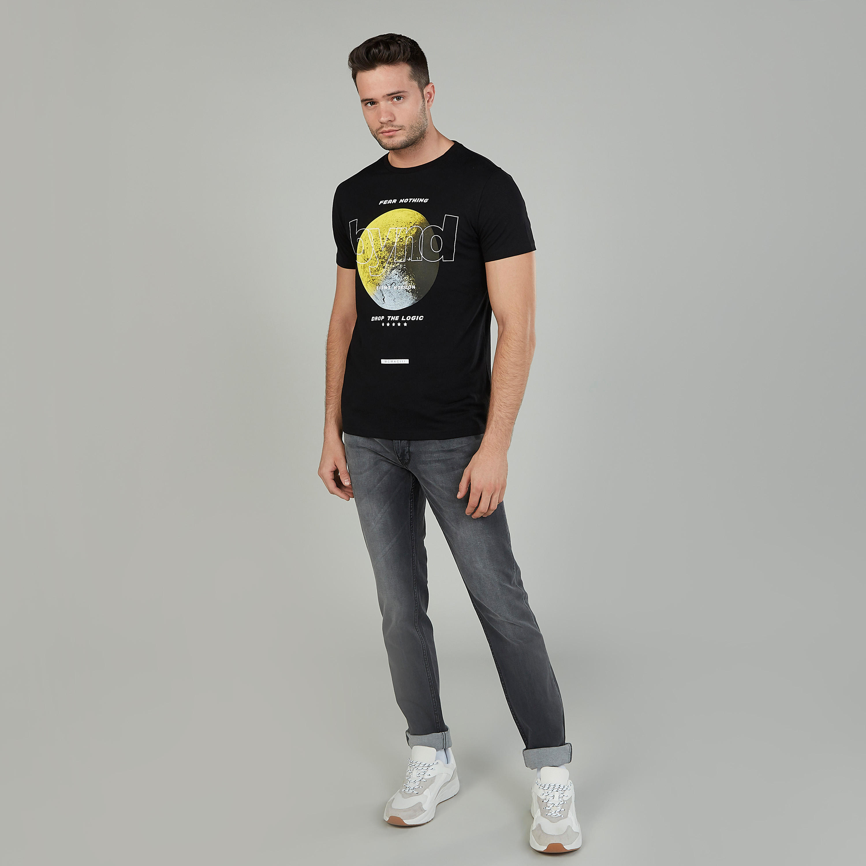 تيشيرت بياقة مستديرة وأكمام قصيرة وطبعات-men-clothing-tshirtsandpolos-tshirts-image-2