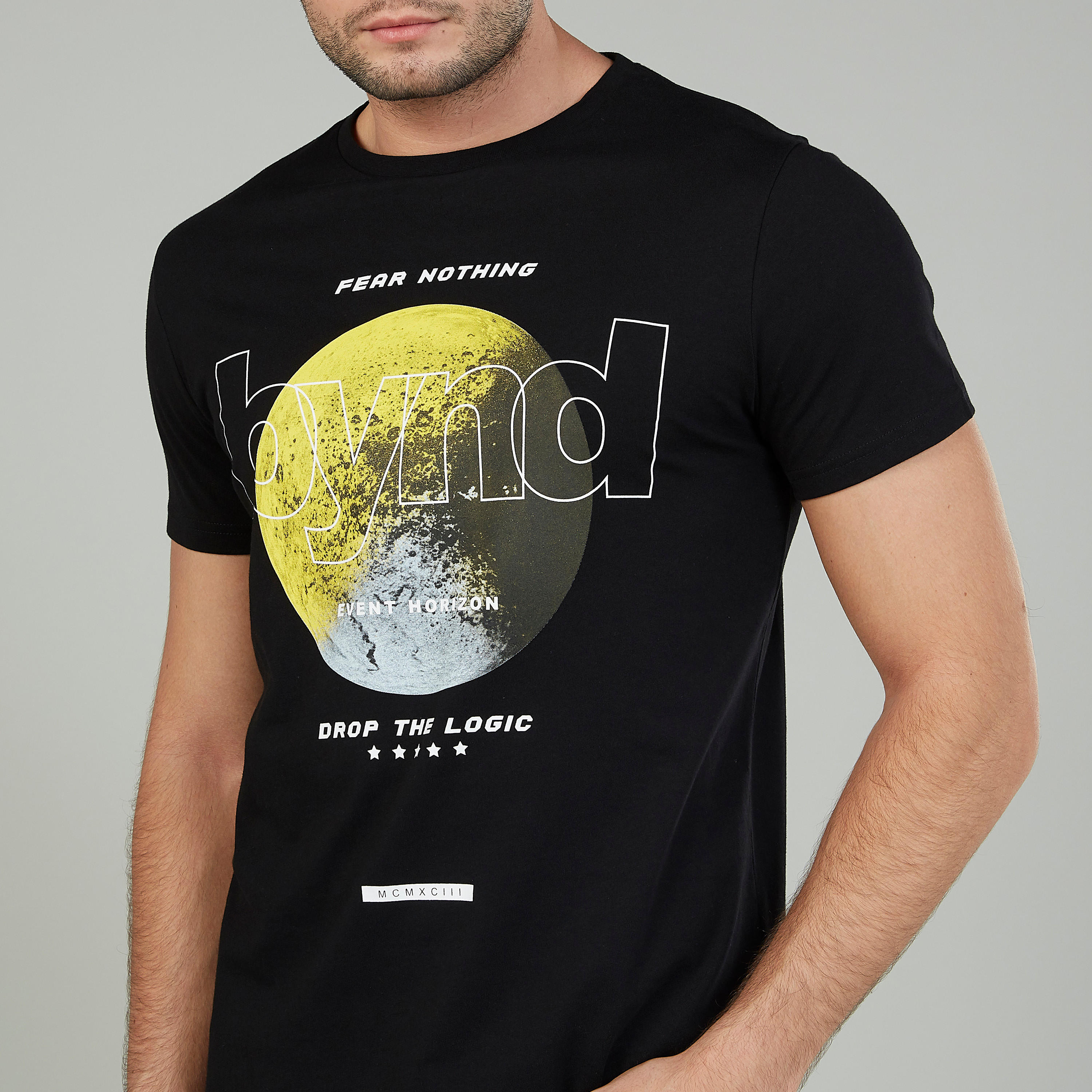 تيشيرت بياقة مستديرة وأكمام قصيرة وطبعات-men-clothing-tshirtsandpolos-tshirts-image-3