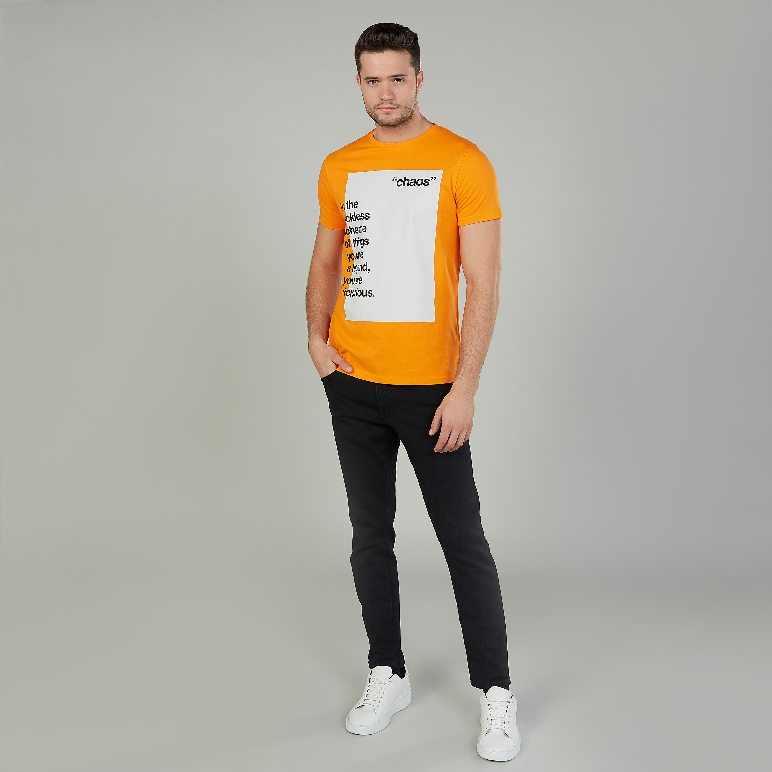تيشيرت  بياقة ضيّقة وأكمام قصيرة وطبعات-men-clothing-tshirtsandpolos-tshirts-image-4
