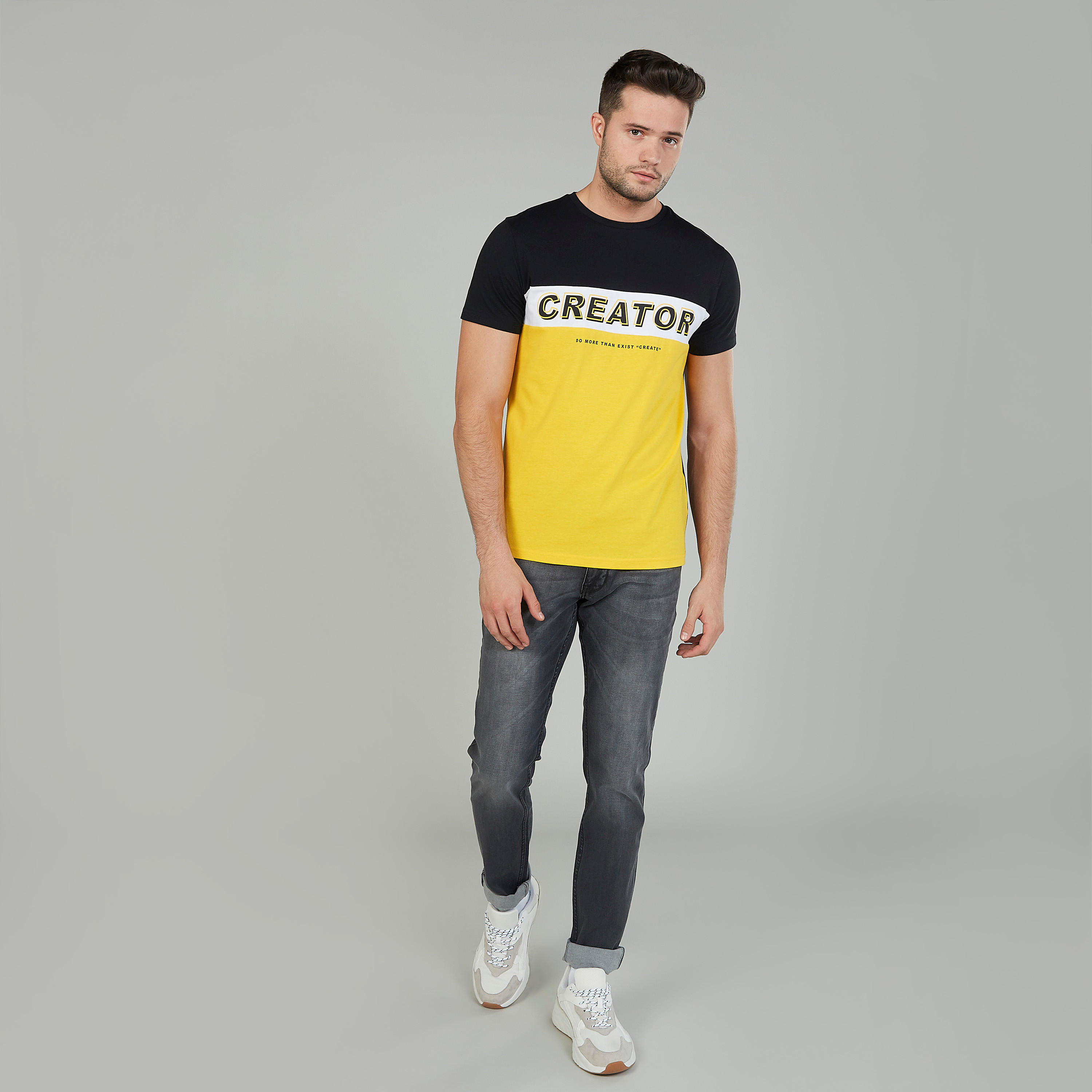 تيشيرت بياقة مستديرة وأكمام قصيرة وطبعات-men-clothing-tshirtsandpolos-tshirts-image-2