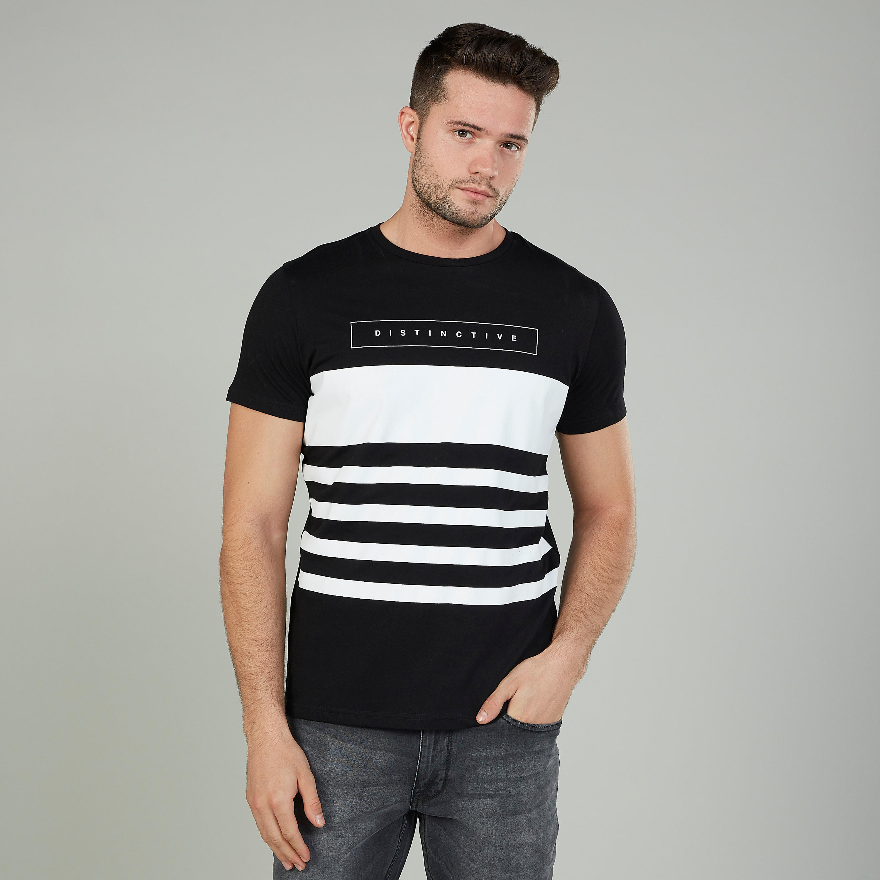 تيشيرت بياقة مستديرة وأكمام قصيرة وطبعات-men-clothing-tshirtsandpolos-tshirts-image-1