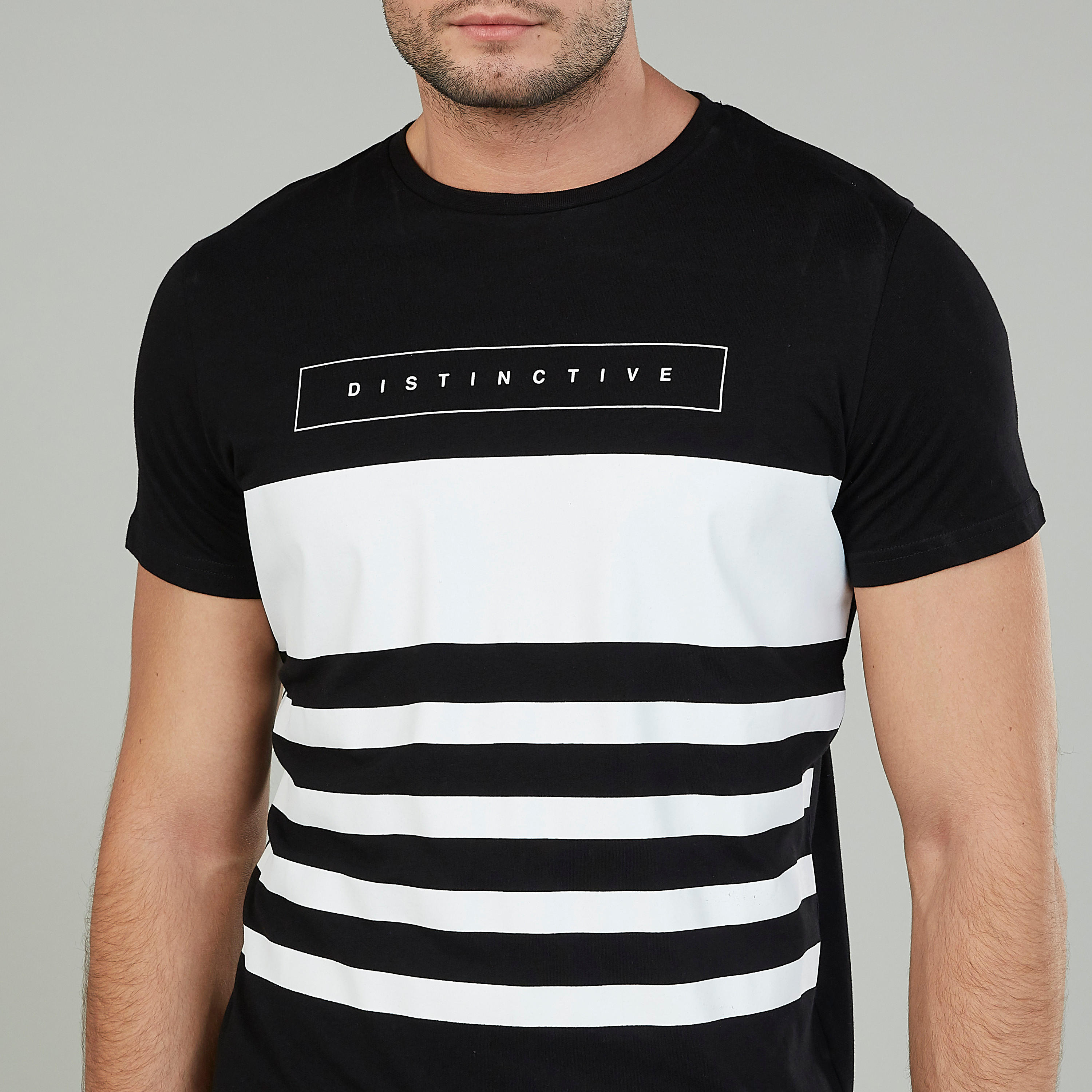 تيشيرت بياقة مستديرة وأكمام قصيرة وطبعات-men-clothing-tshirtsandpolos-tshirts-image-3