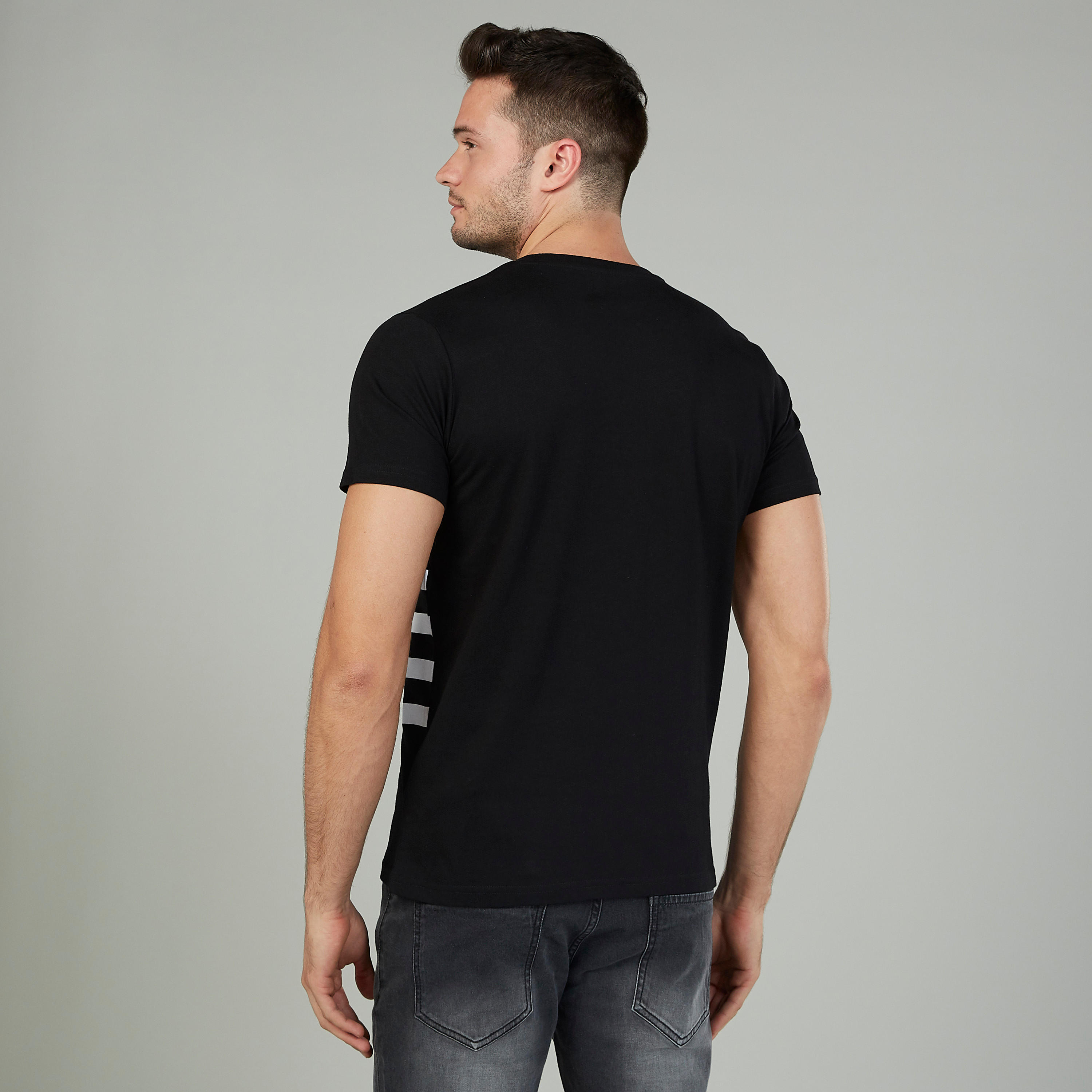 تيشيرت بياقة مستديرة وأكمام قصيرة وطبعات-men-clothing-tshirtsandpolos-tshirts-image-4