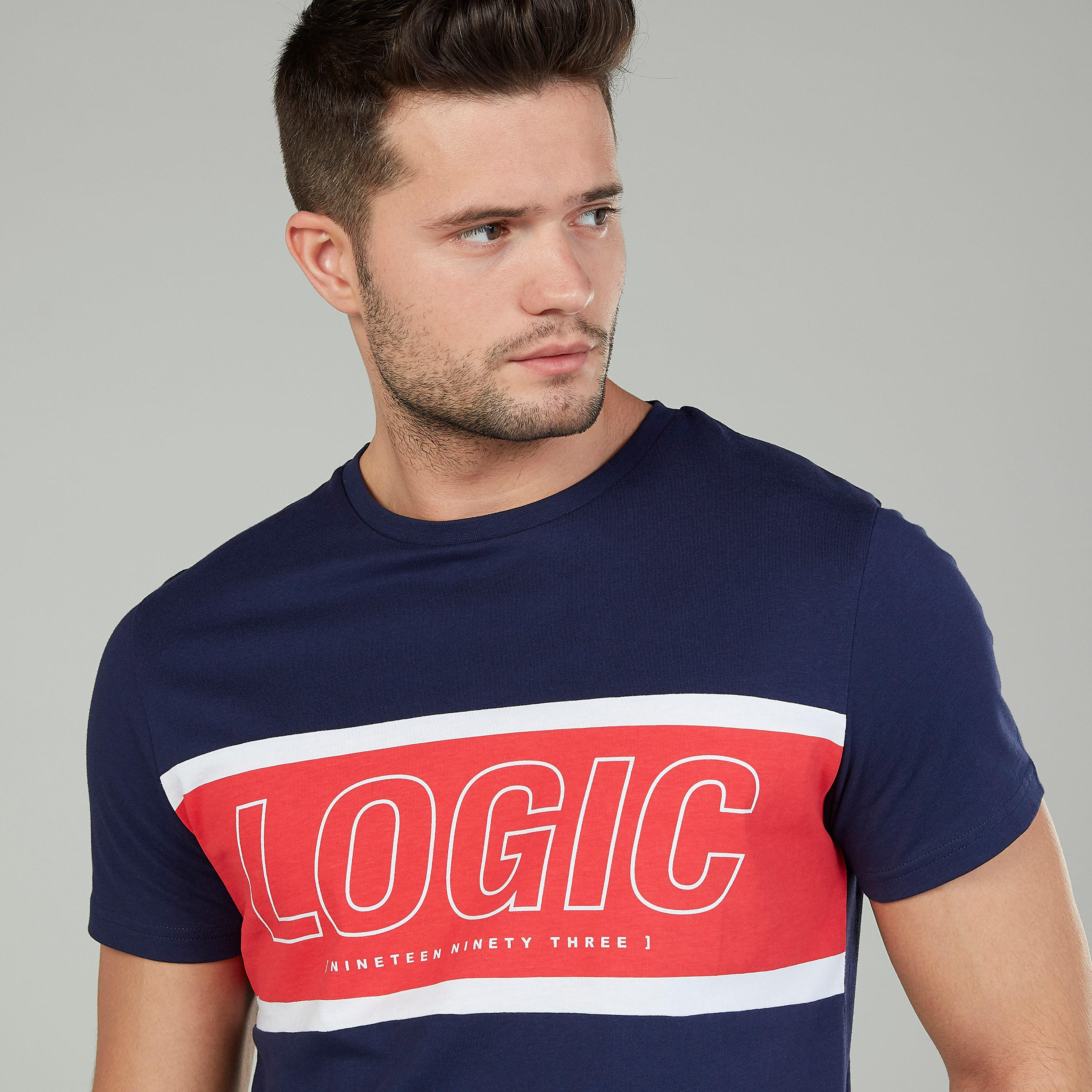 تيشيرت بياقة مستديرة وأكمام قصيرة وطبعات-men-clothing-tshirtsandpolos-tshirts-image-3