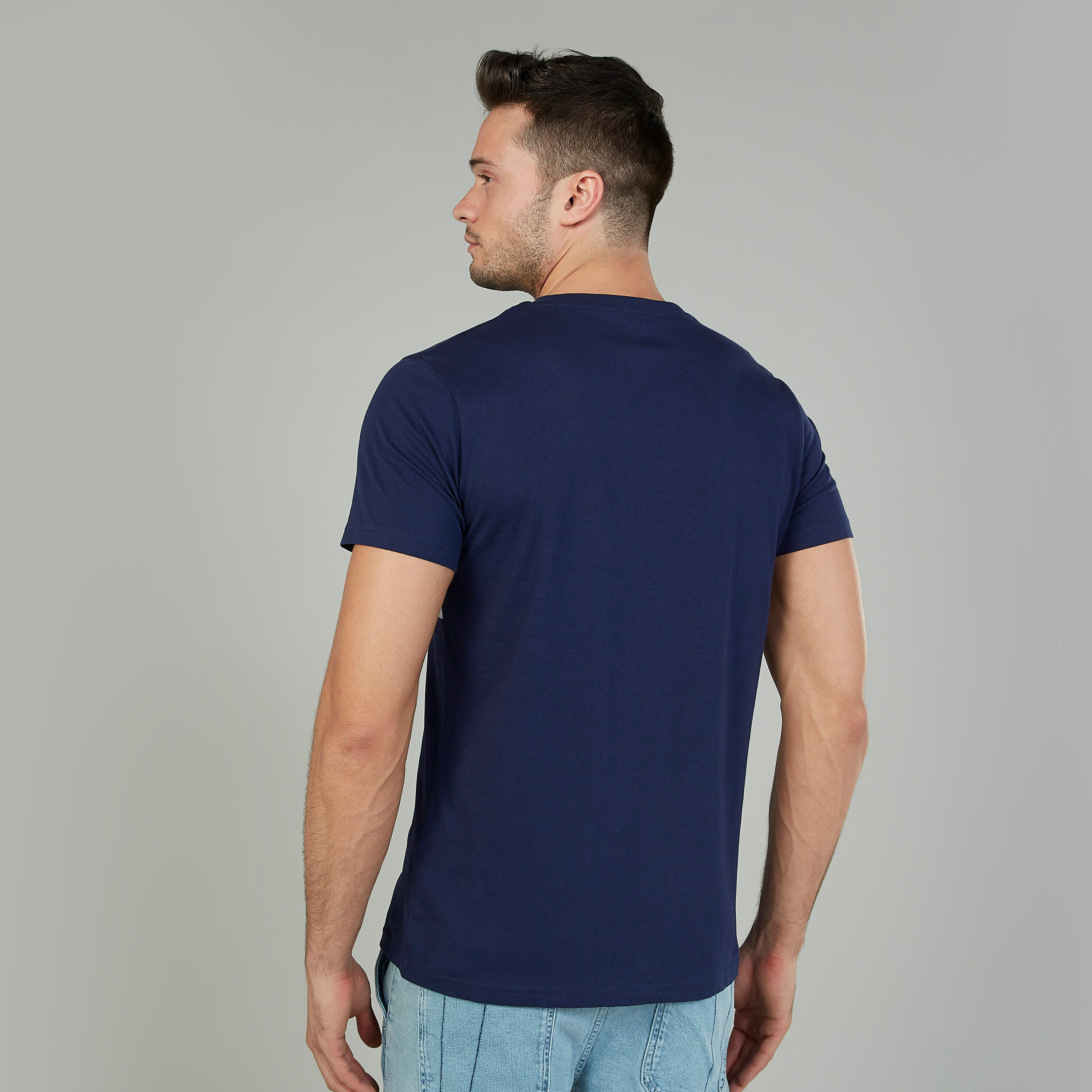 تيشيرت بياقة مستديرة وأكمام قصيرة وطبعات-men-clothing-tshirtsandpolos-tshirts-image-2