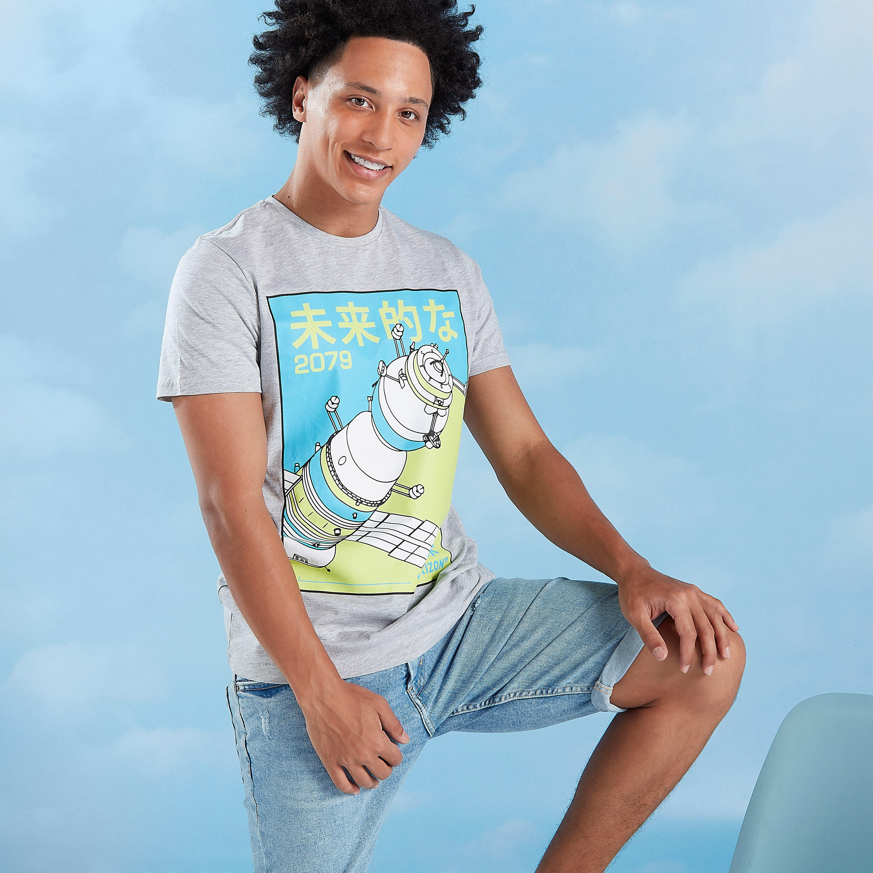 تيشيرت بياقة ضيّقة وأكمام قصيرة وطبعات-men-clothing-tshirtsandpolos-tshirts-image-5