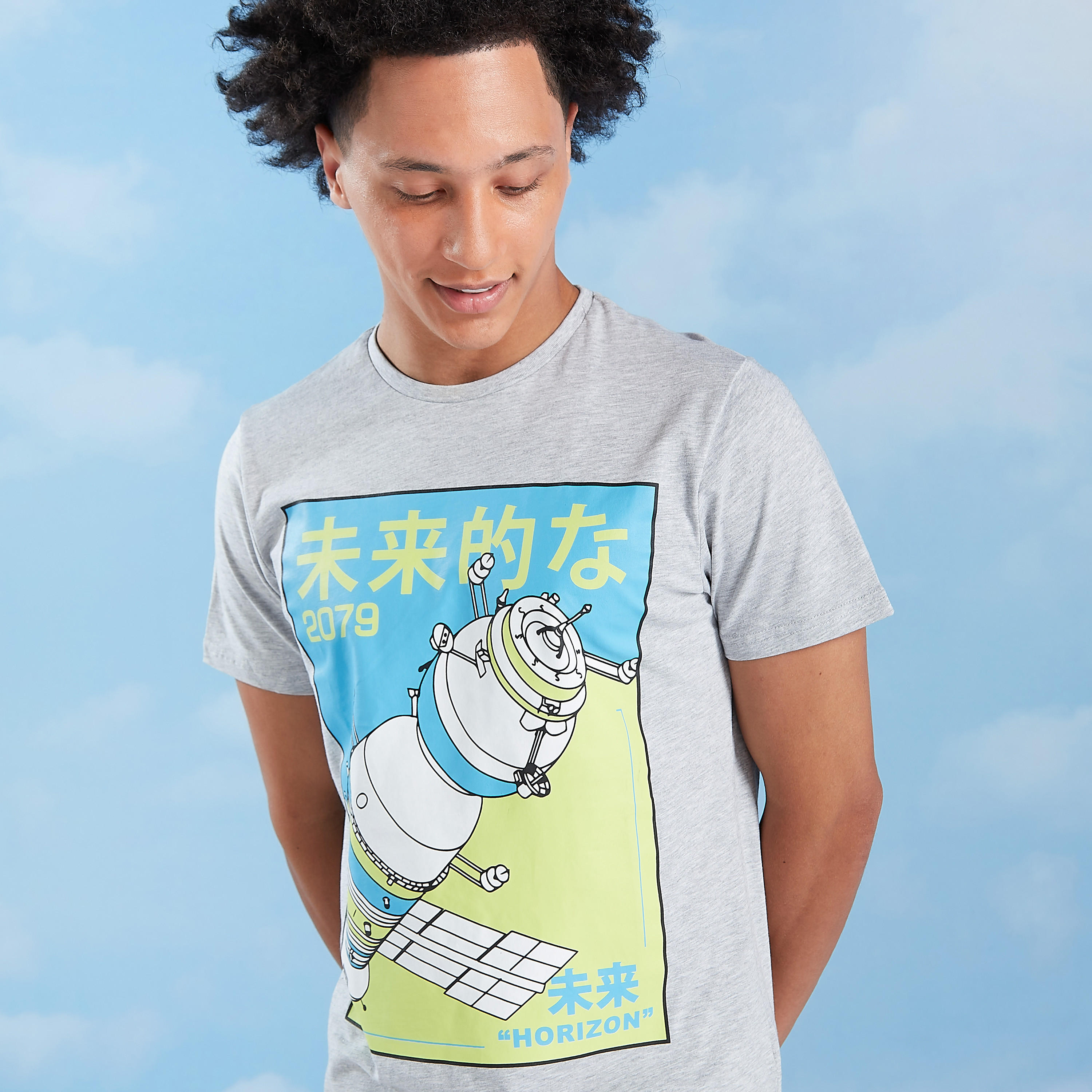 تيشيرت بياقة ضيّقة وأكمام قصيرة وطبعات-men-clothing-tshirtsandpolos-tshirts-image-2