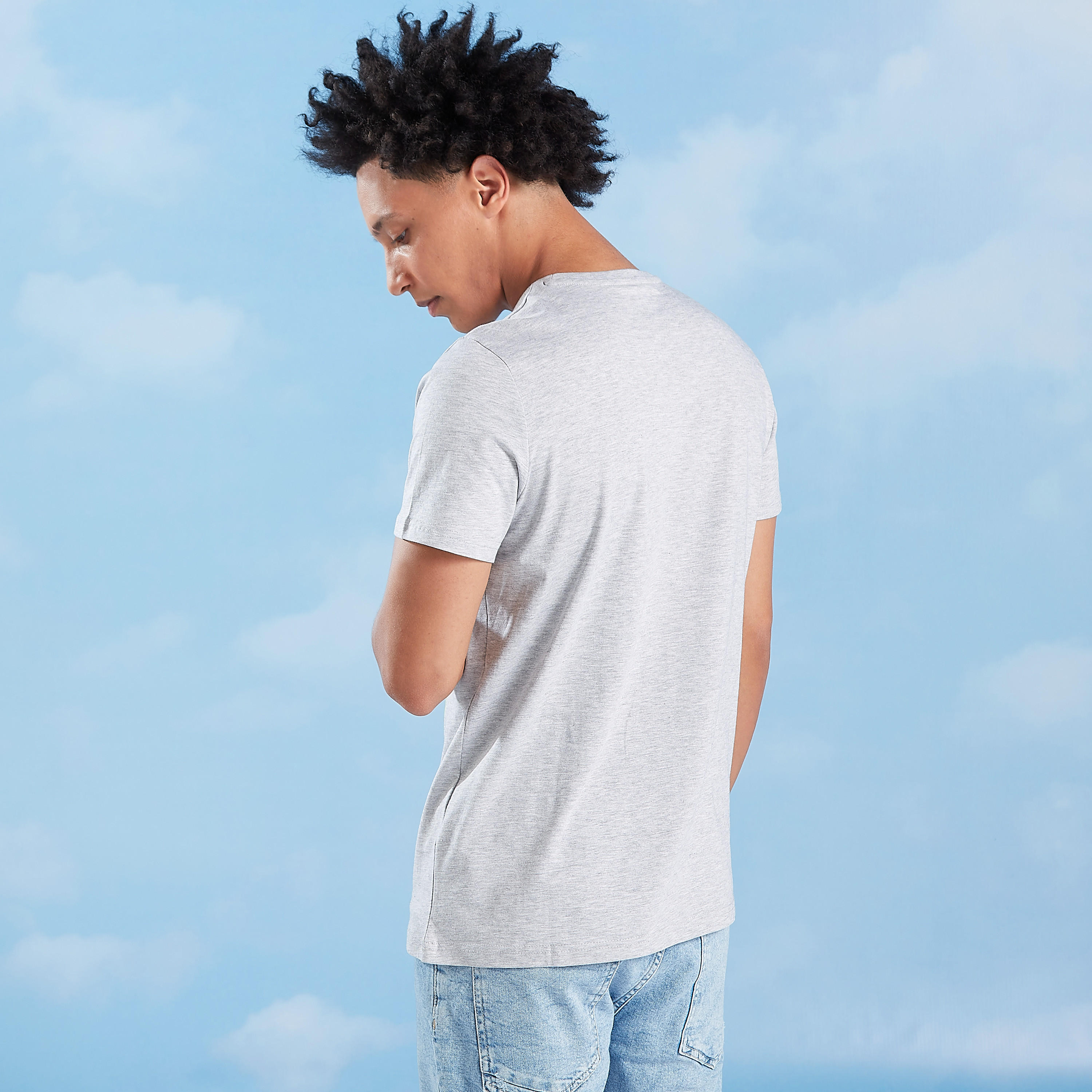 تيشيرت بياقة ضيّقة وأكمام قصيرة وطبعات-men-clothing-tshirtsandpolos-tshirts-image-1