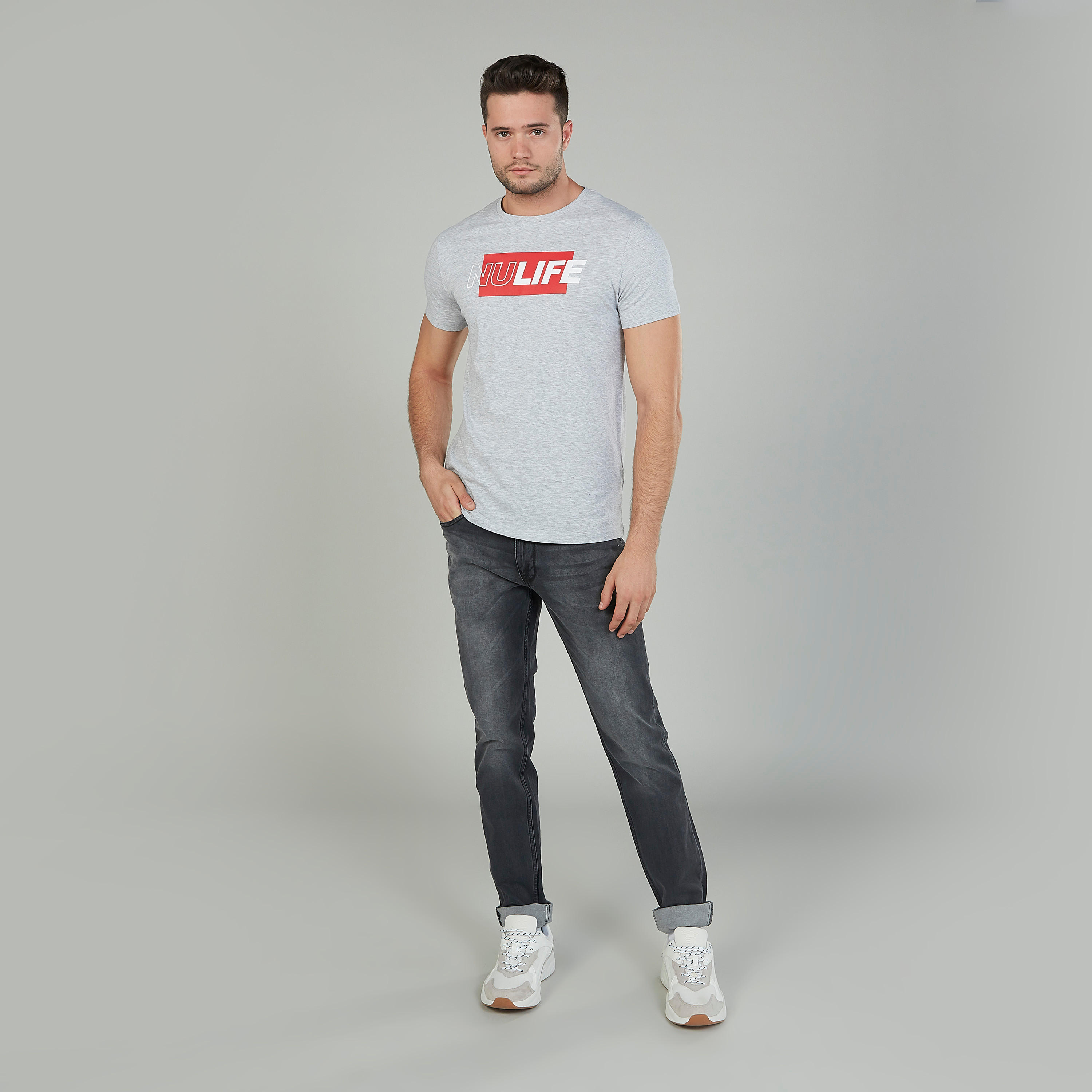 تيشيرت بياقة ضيّقة وأكمام قصيرة وطبعات-men-clothing-tshirtsandpolos-tshirts-image-2