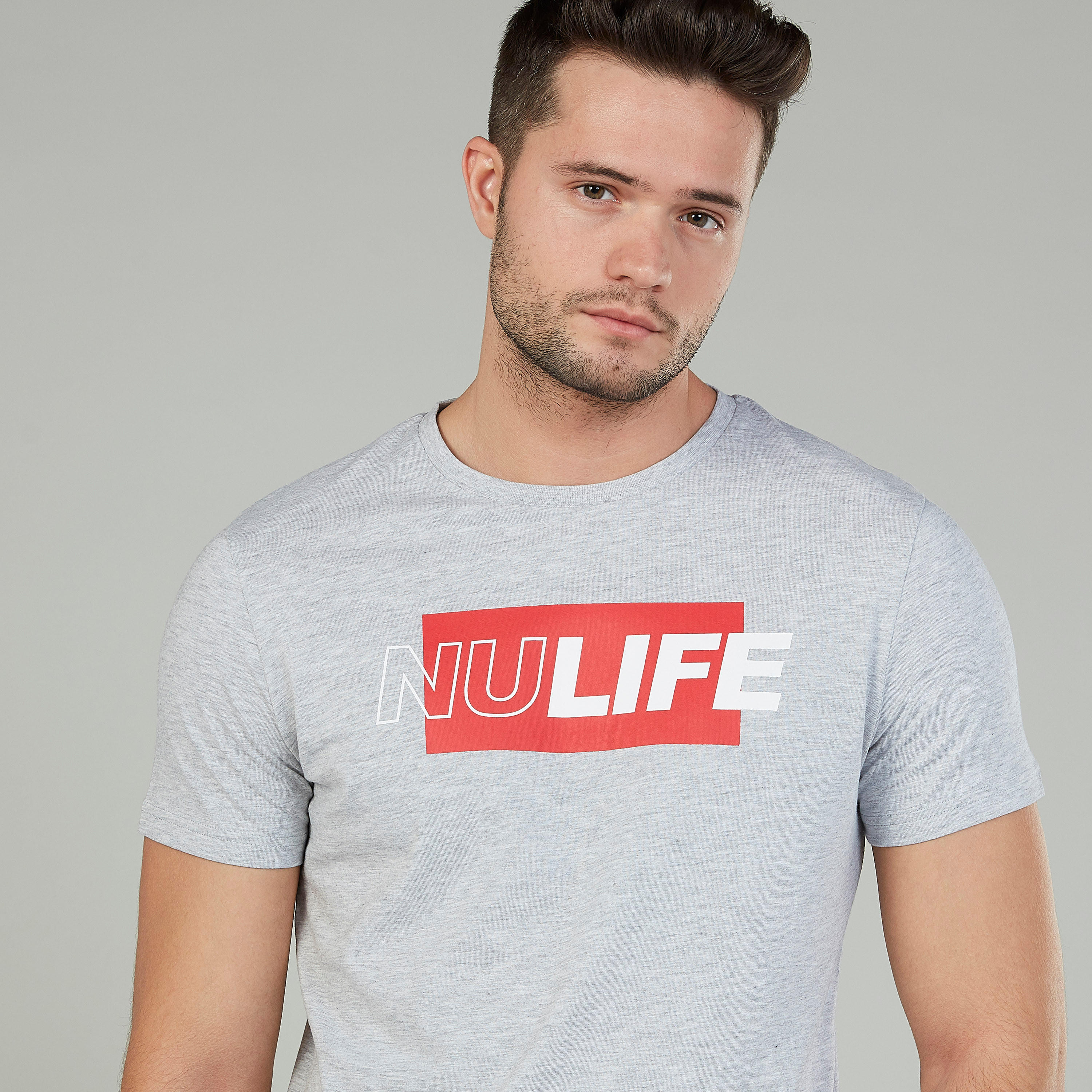 تيشيرت بياقة ضيّقة وأكمام قصيرة وطبعات-men-clothing-tshirtsandpolos-tshirts-image-3