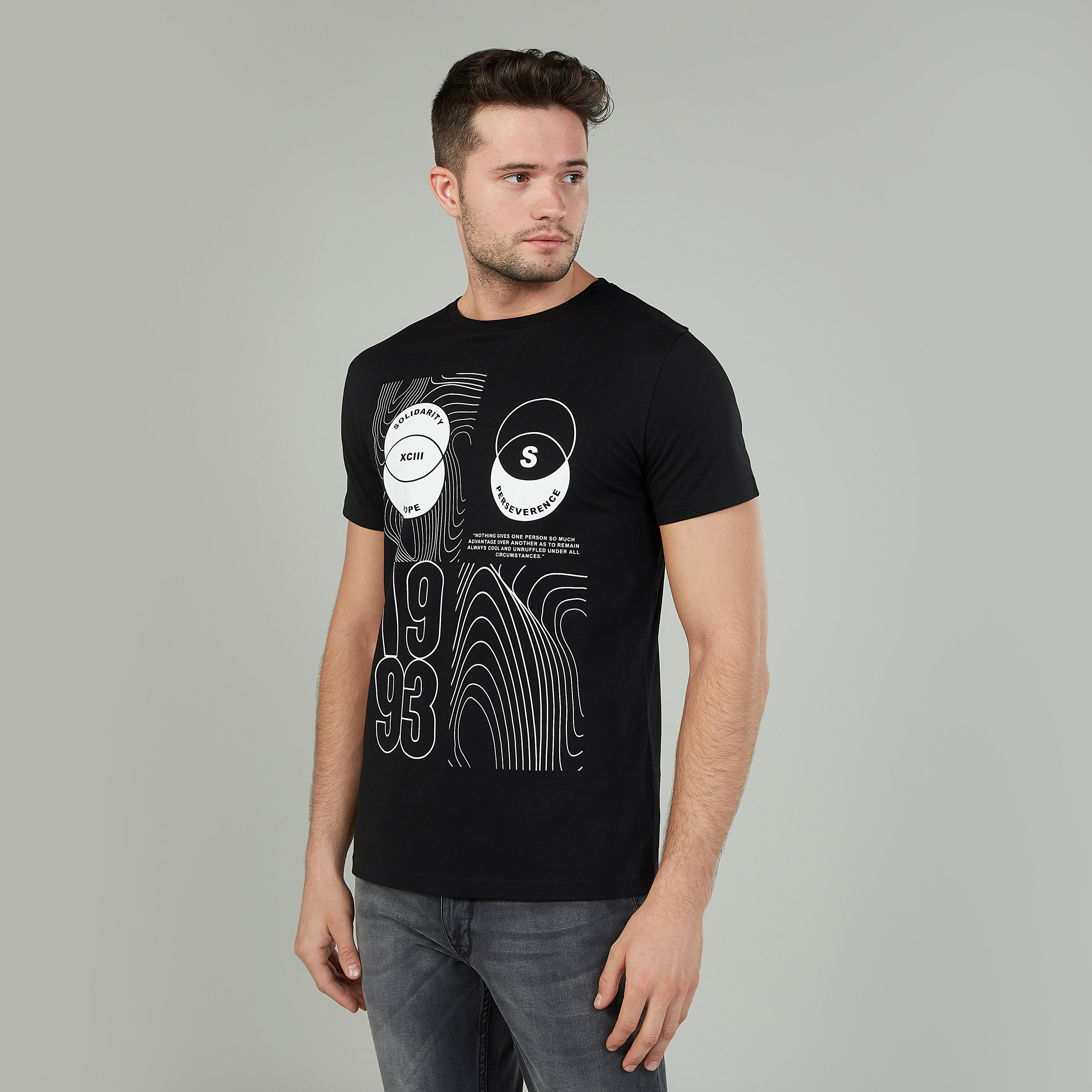 تيشيرت بياقة مستديرة وأكمام قصيرة وطبعات-men-clothing-tshirtsandpolos-tshirts-image-5