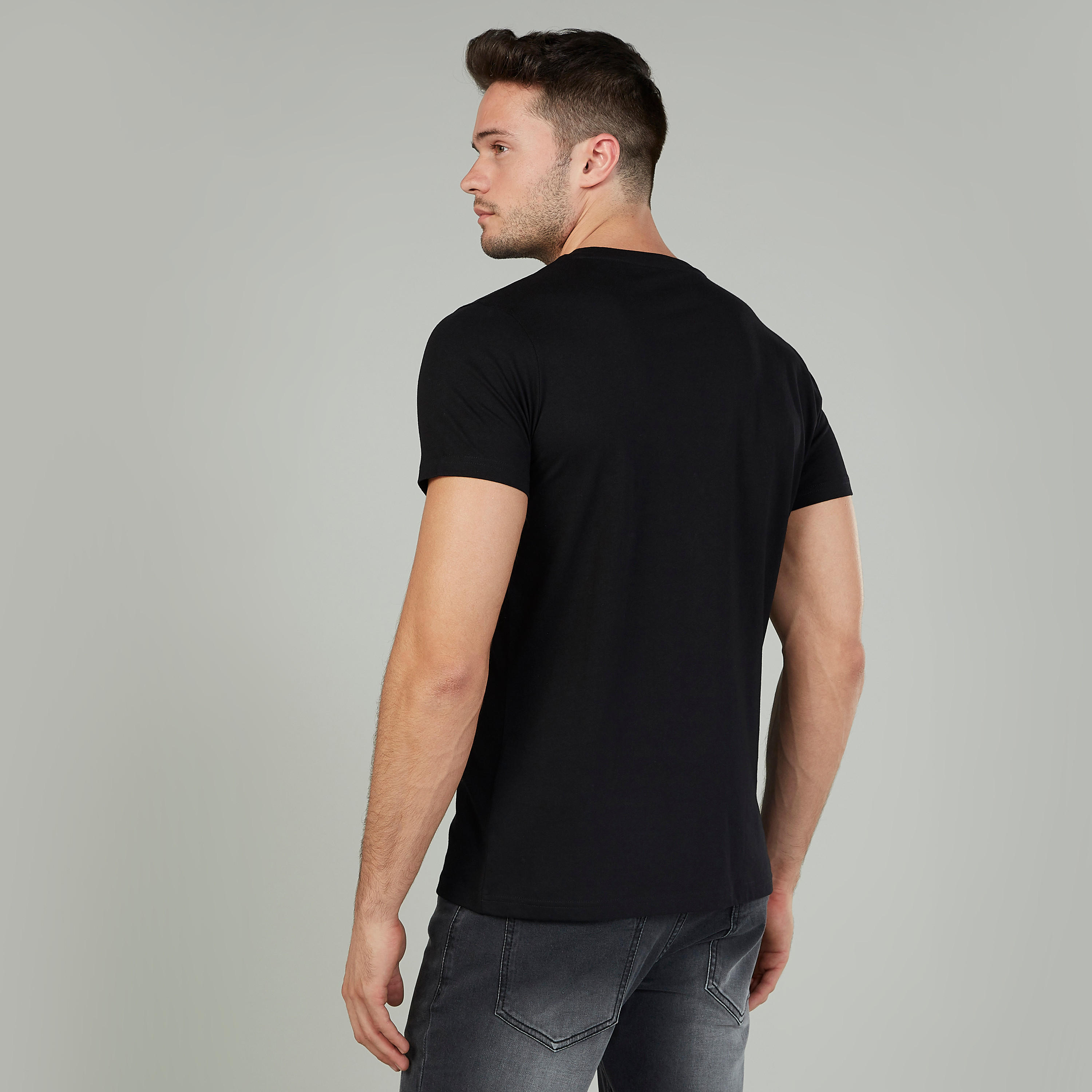 تيشيرت بياقة مستديرة وأكمام قصيرة وطبعات-men-clothing-tshirtsandpolos-tshirts-image-2