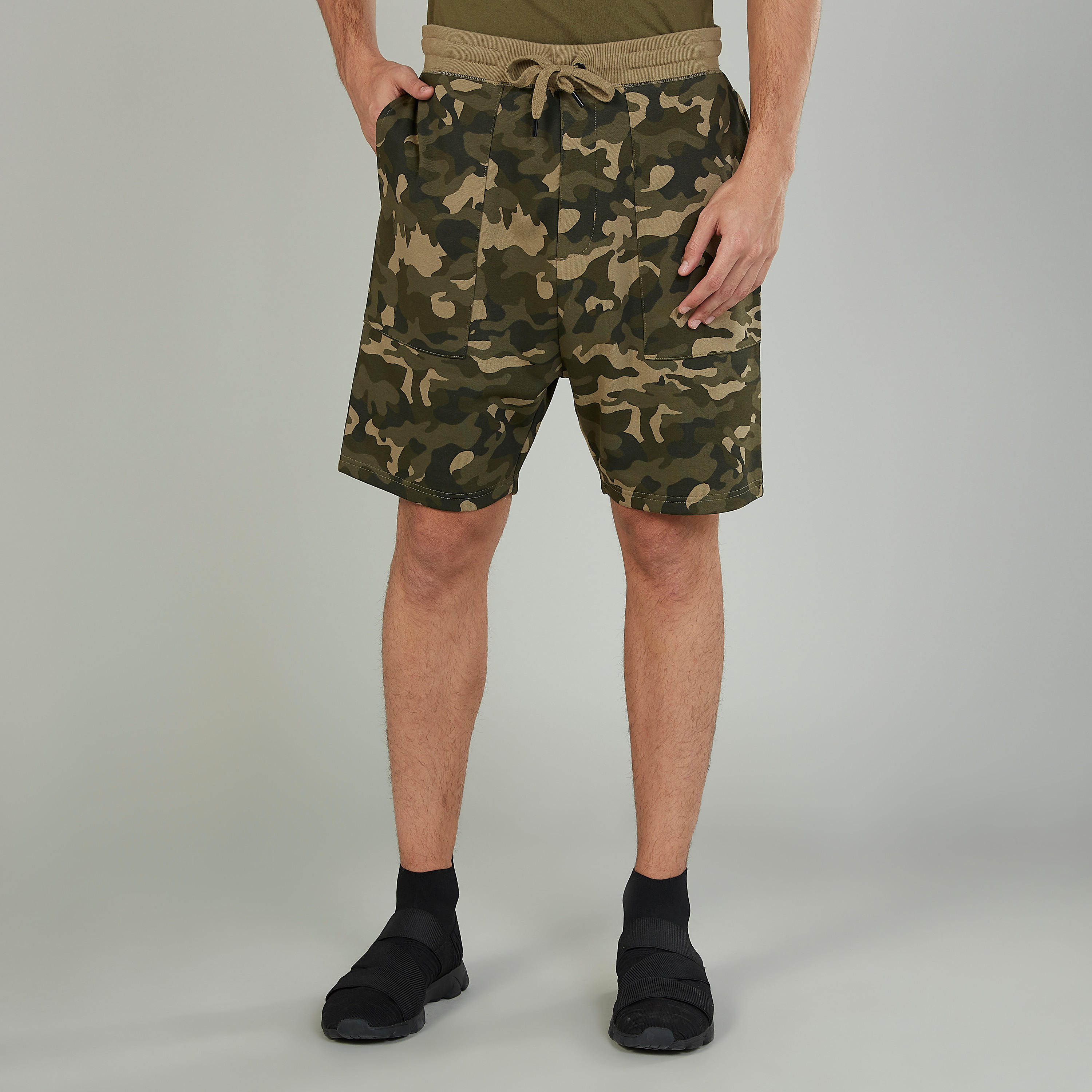 شورت برباط وجيوب وطبعات مموّهة-men-clothing-bottoms-shorts-image-6