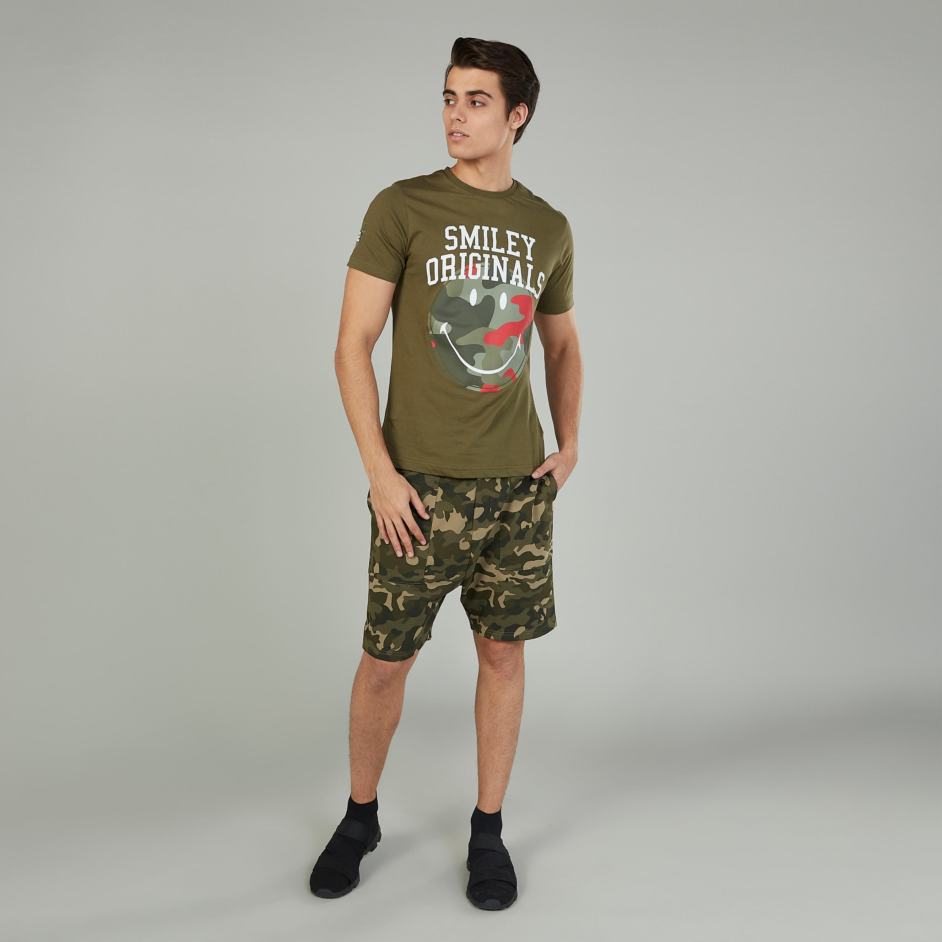 شورت برباط وجيوب وطبعات مموّهة-men-clothing-bottoms-shorts-image-7