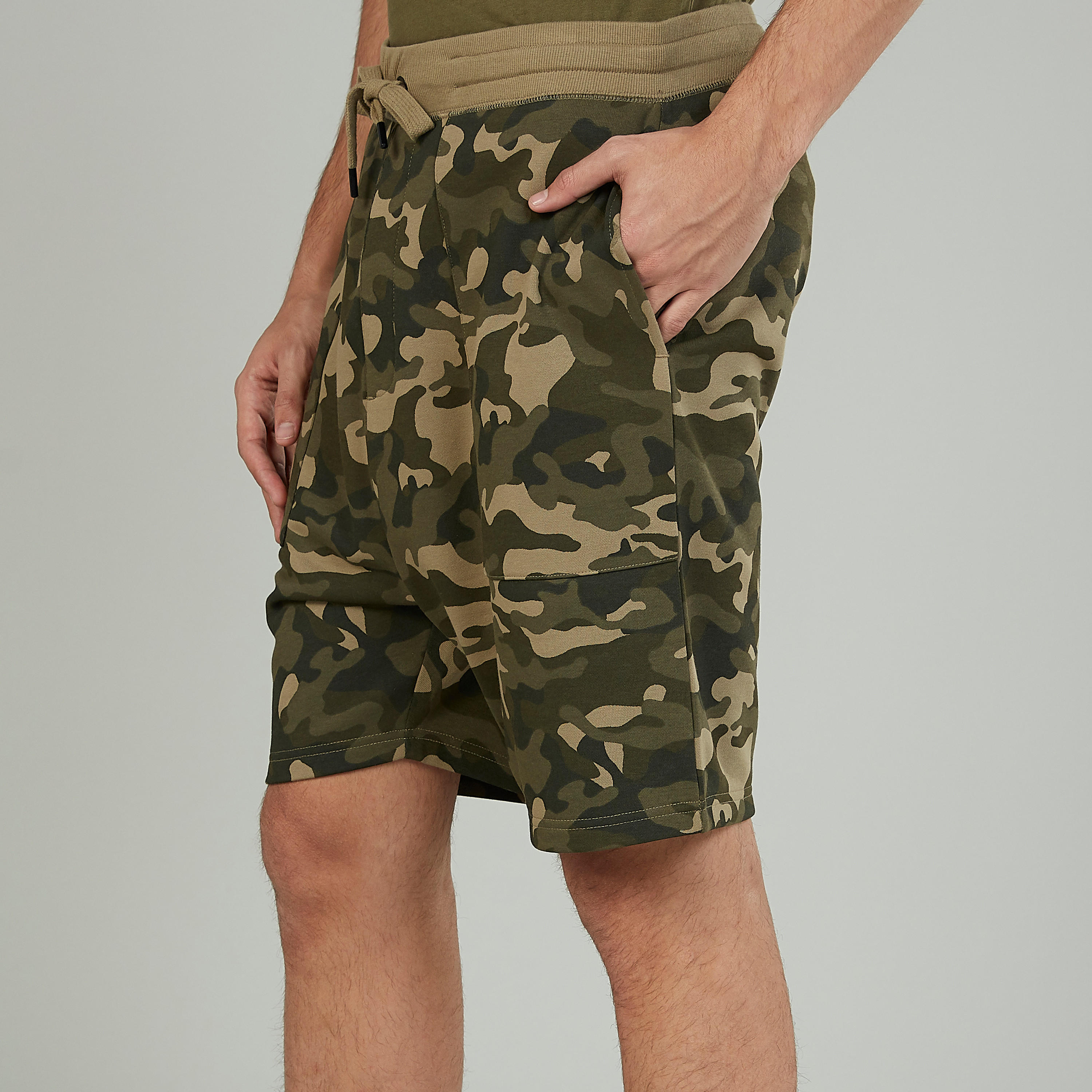 شورت برباط وجيوب وطبعات مموّهة-men-clothing-bottoms-shorts-image-8
