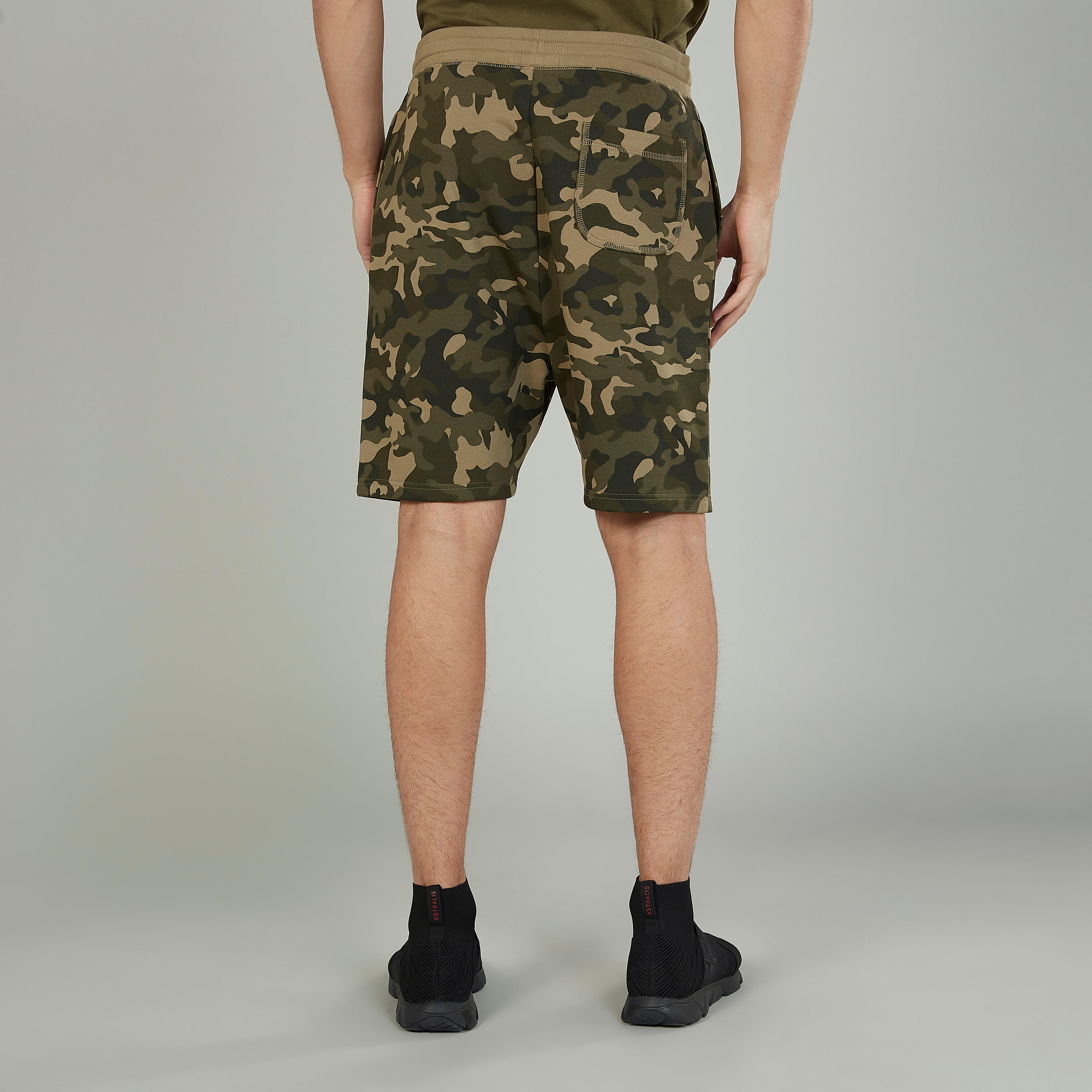 شورت برباط وجيوب وطبعات مموّهة-men-clothing-bottoms-shorts-image-9