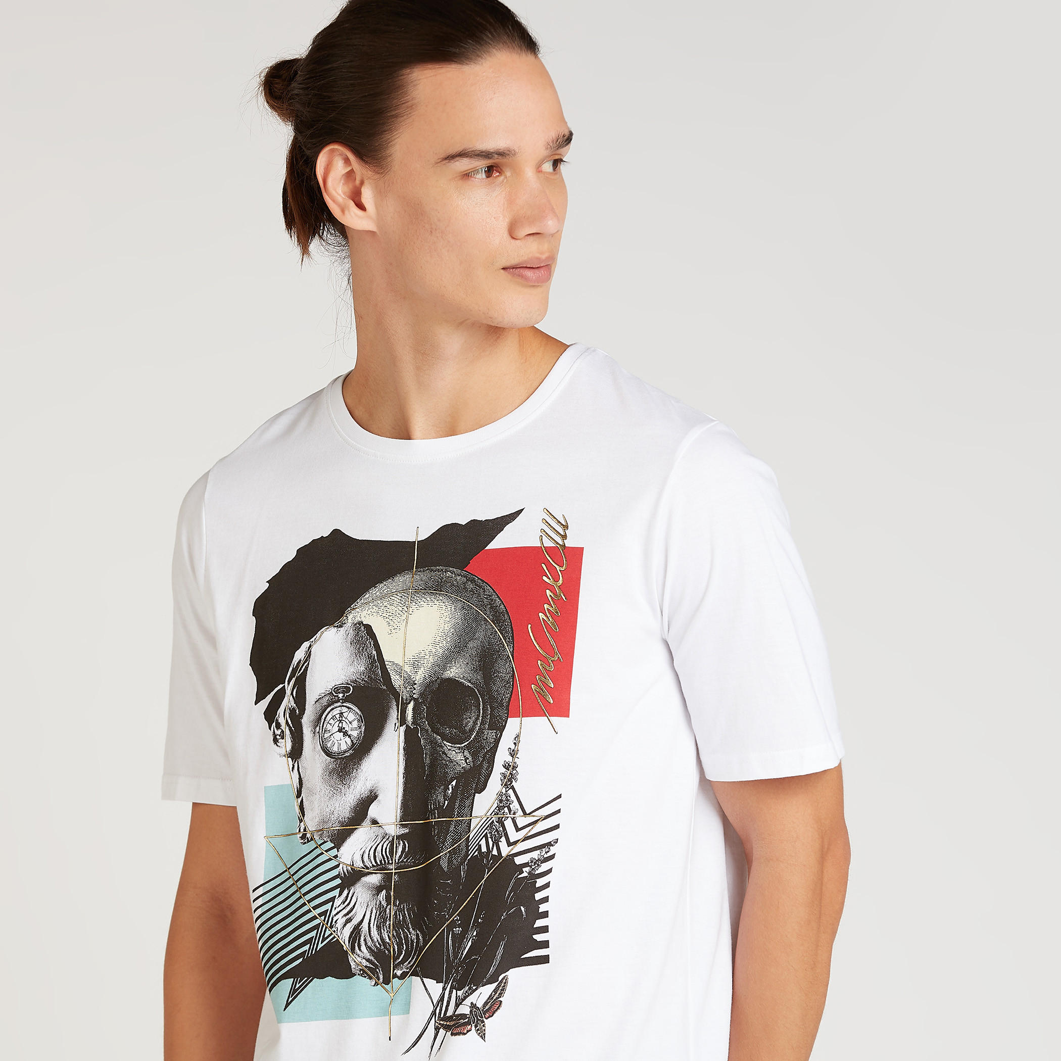 تيشيرت بياقة ضيّقة وأكمام قصيرة وطبعات-men-clothing-tshirtsandpolos-tshirts-image-2