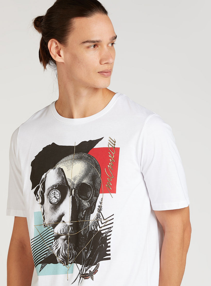 تيشيرت بياقة ضيّقة وأكمام قصيرة وطبعات-men-clothing-tshirtsandpolos-tshirts-image-2