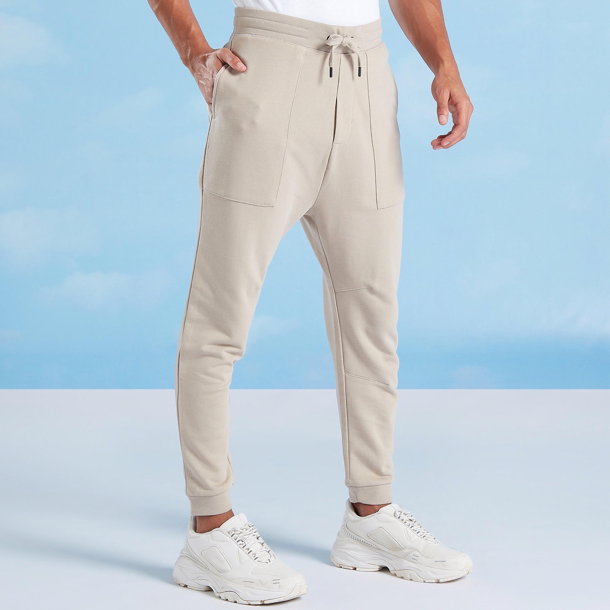 بنطلون رياضي سادة طويل مع تفاصيل جيوب ورباط-men-clothing-bottoms-joggers-image-4