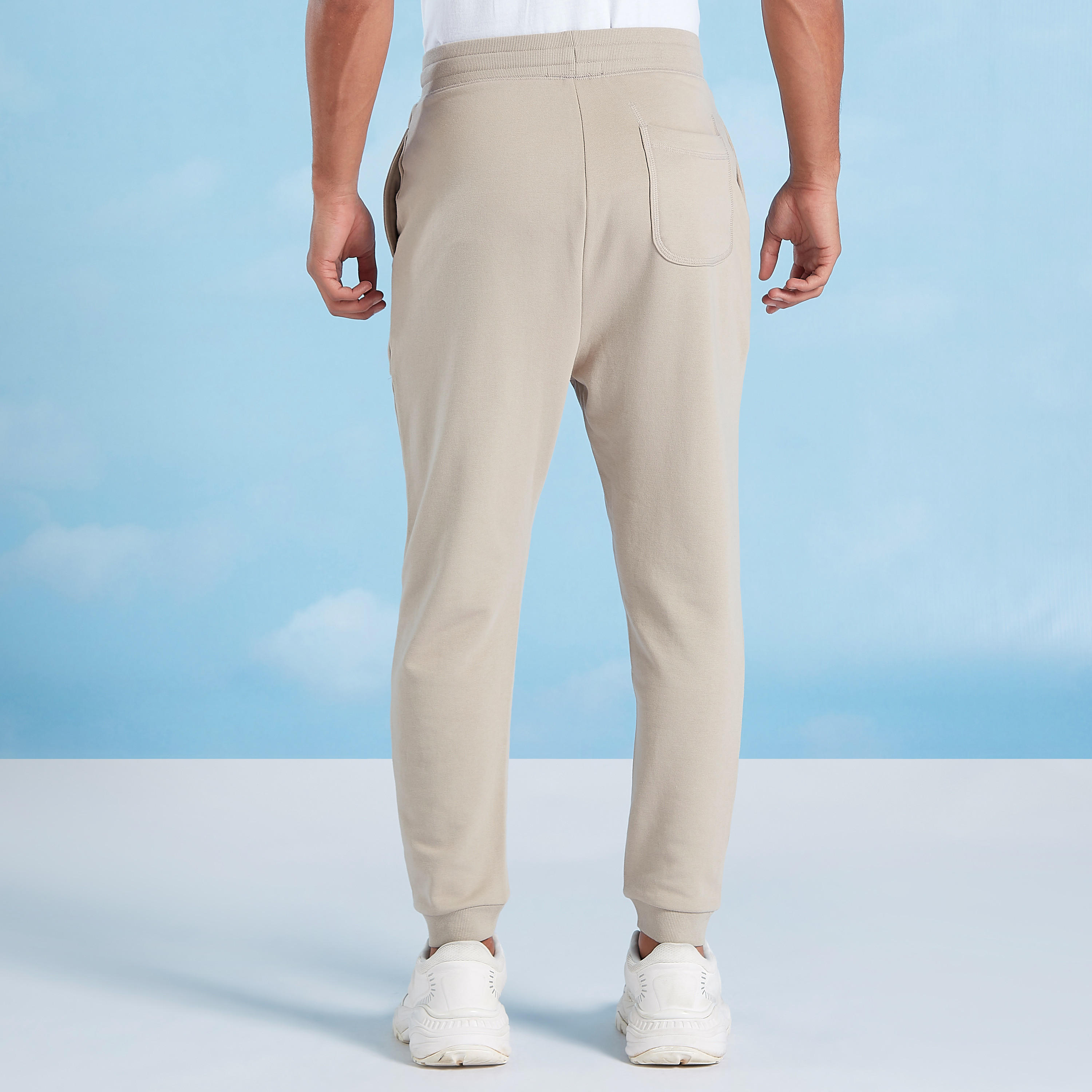 بنطلون رياضي سادة طويل مع تفاصيل جيوب ورباط-men-clothing-bottoms-joggers-image-1