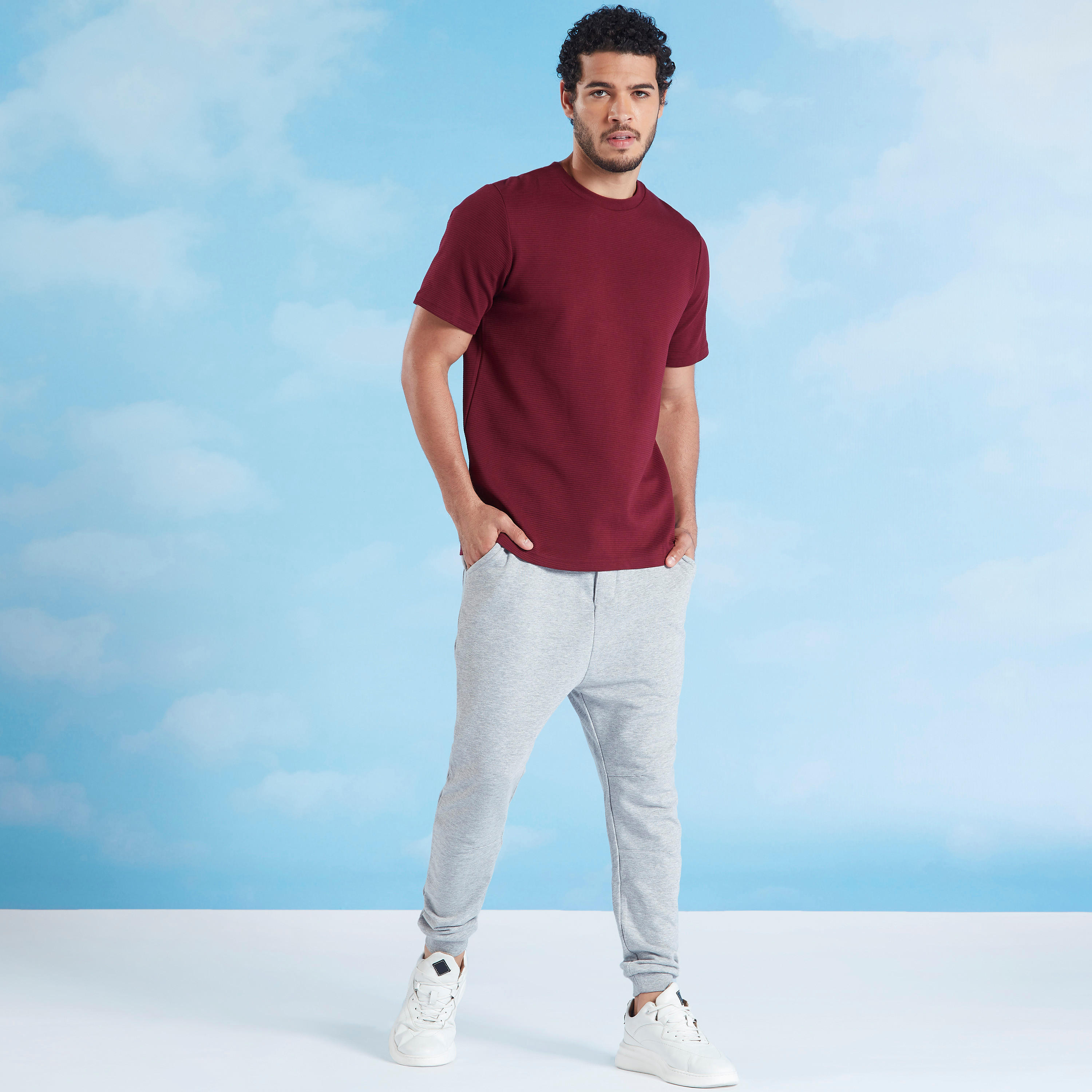 بنطلون رياضي سادة طويل بتفاصيل جيوب ورباط-men-clothing-bottoms-joggers-image-4