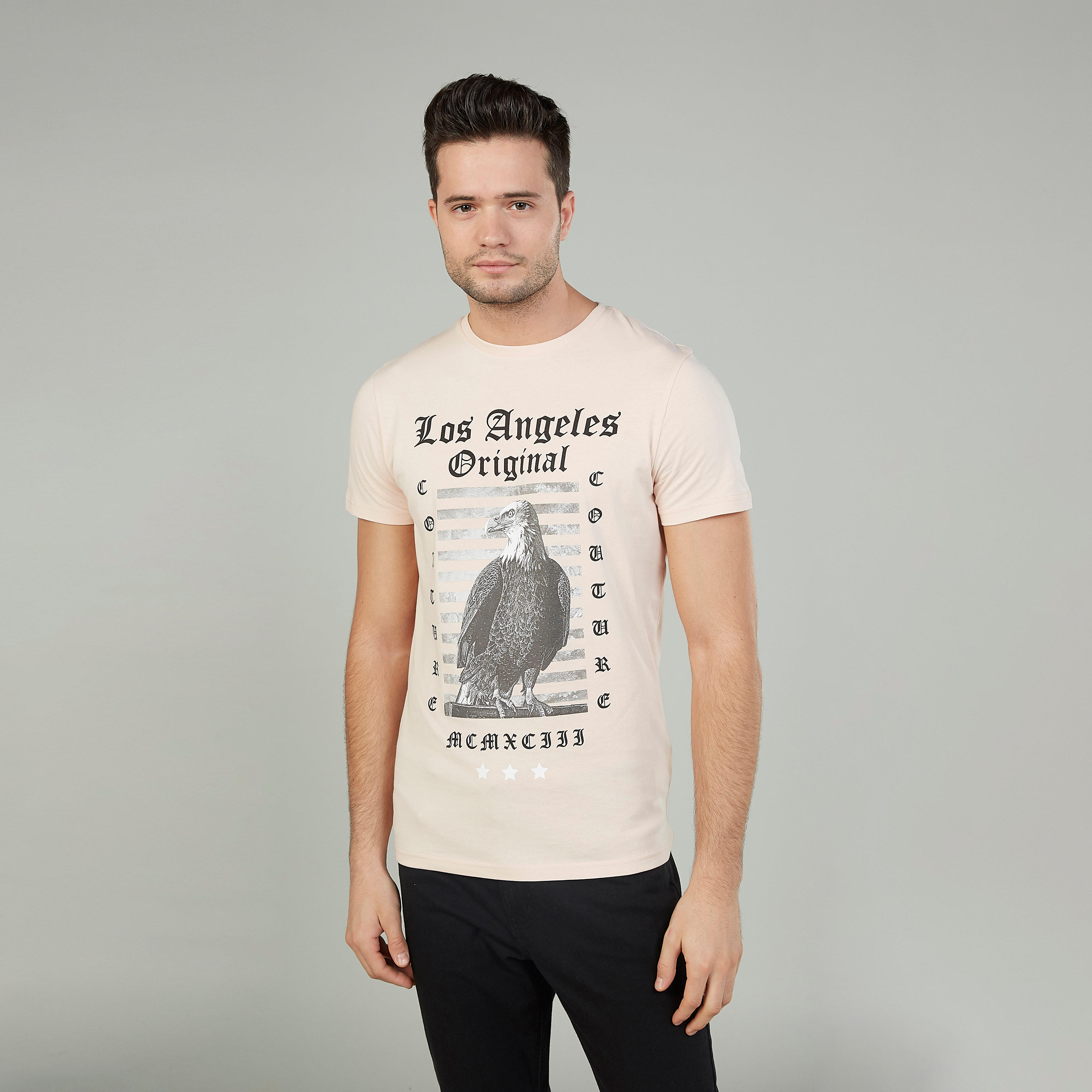 تيشيرت بياقة ضيّقة وأكمام قصيرة وطبعات-men-clothing-tshirtsandpolos-tshirts-image-1