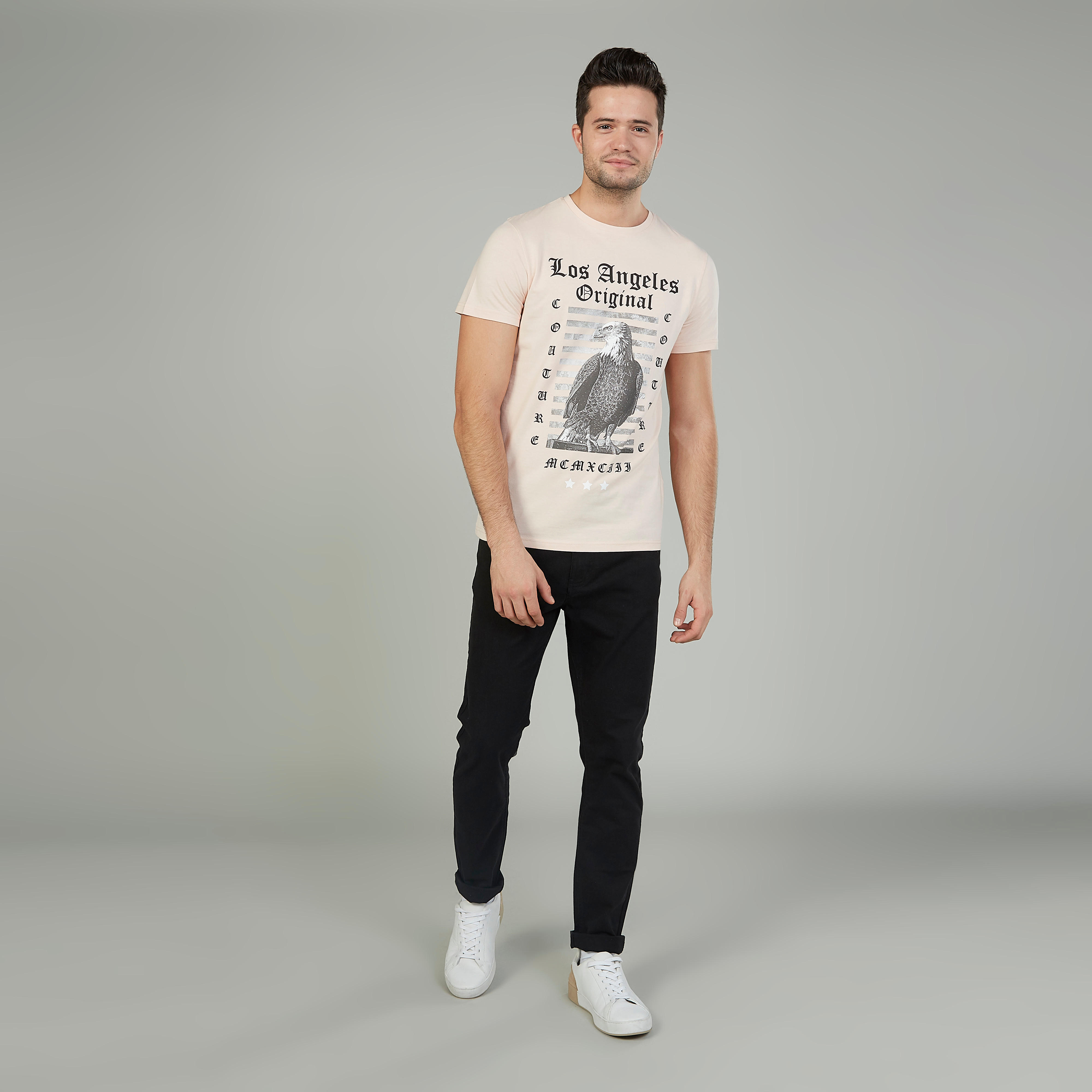 تيشيرت بياقة ضيّقة وأكمام قصيرة وطبعات-men-clothing-tshirtsandpolos-tshirts-image-2