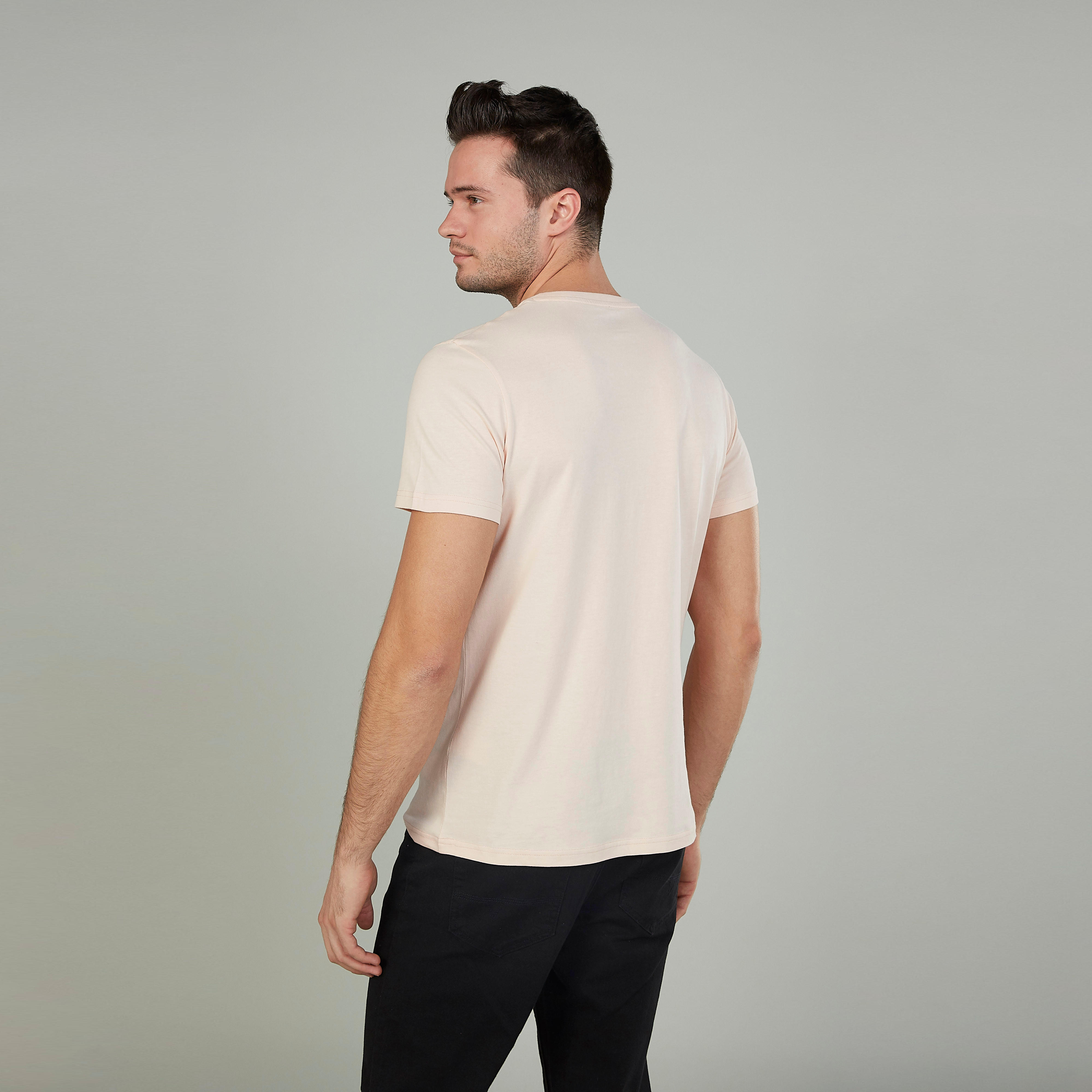 تيشيرت بياقة ضيّقة وأكمام قصيرة وطبعات-men-clothing-tshirtsandpolos-tshirts-image-4