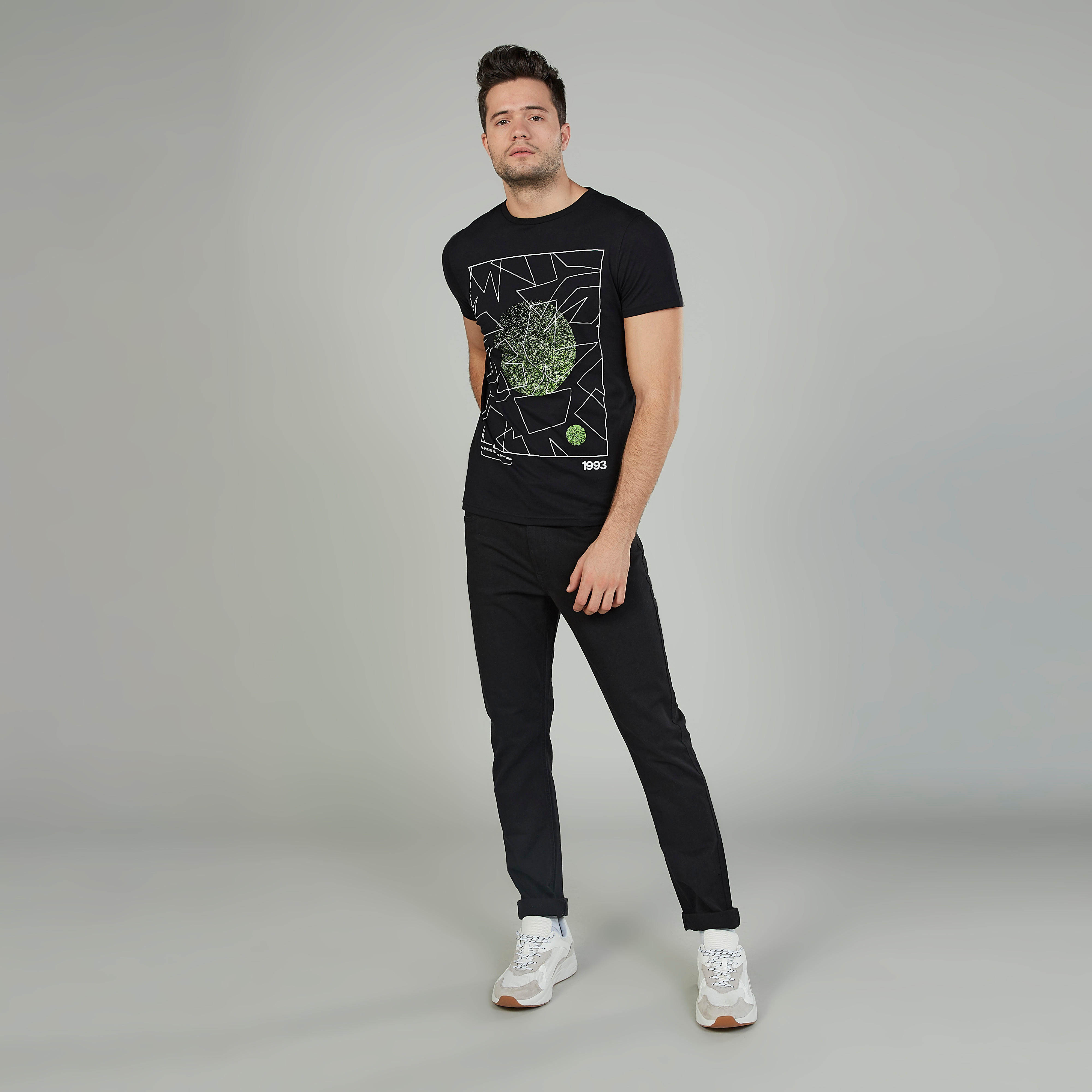 تيشيرت بياقة ضيّقة وأكمام قصيرة وطبعات-men-clothing-tshirtsandpolos-tshirts-image-4