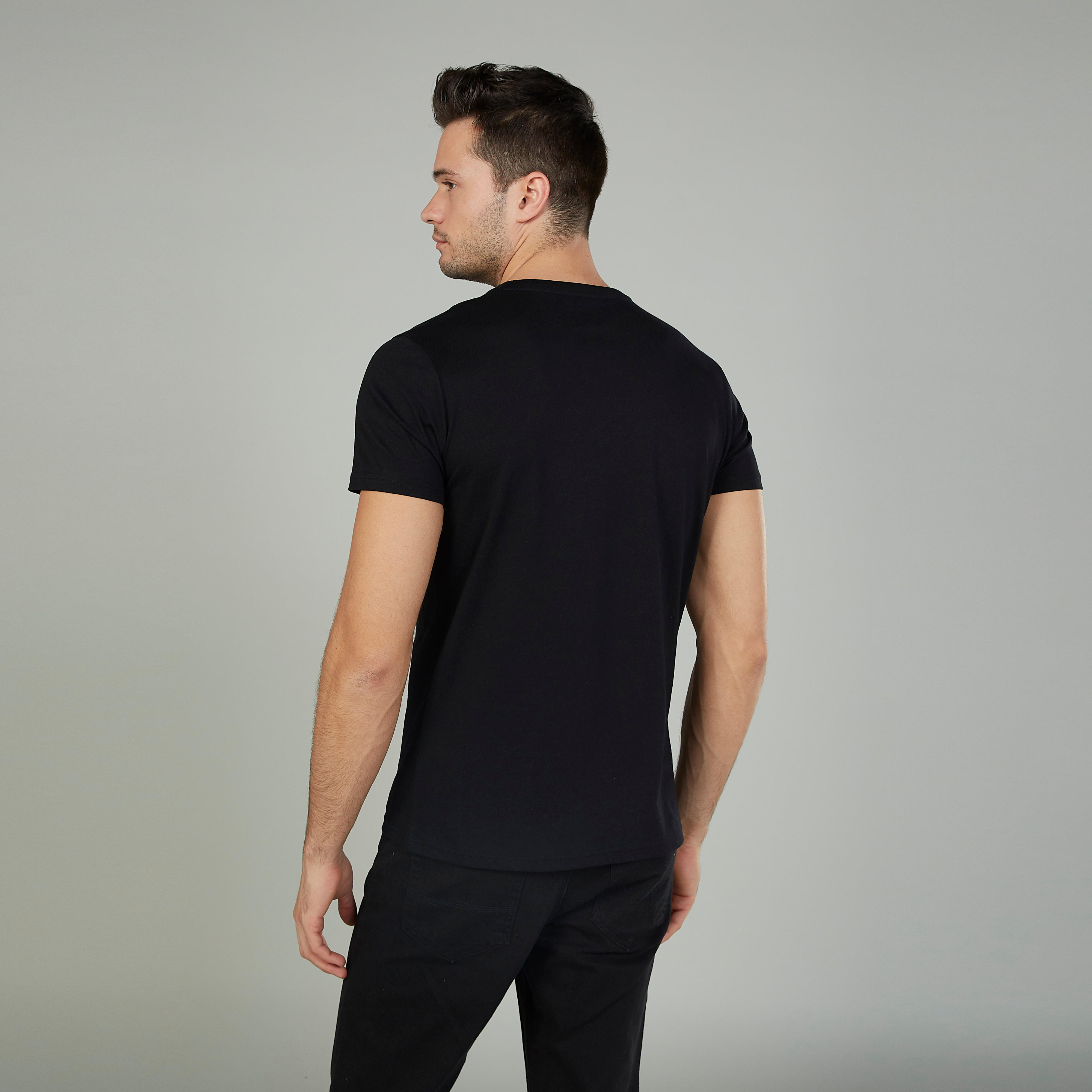 تيشيرت بياقة ضيّقة وأكمام قصيرة وطبعات-men-clothing-tshirtsandpolos-tshirts-image-2