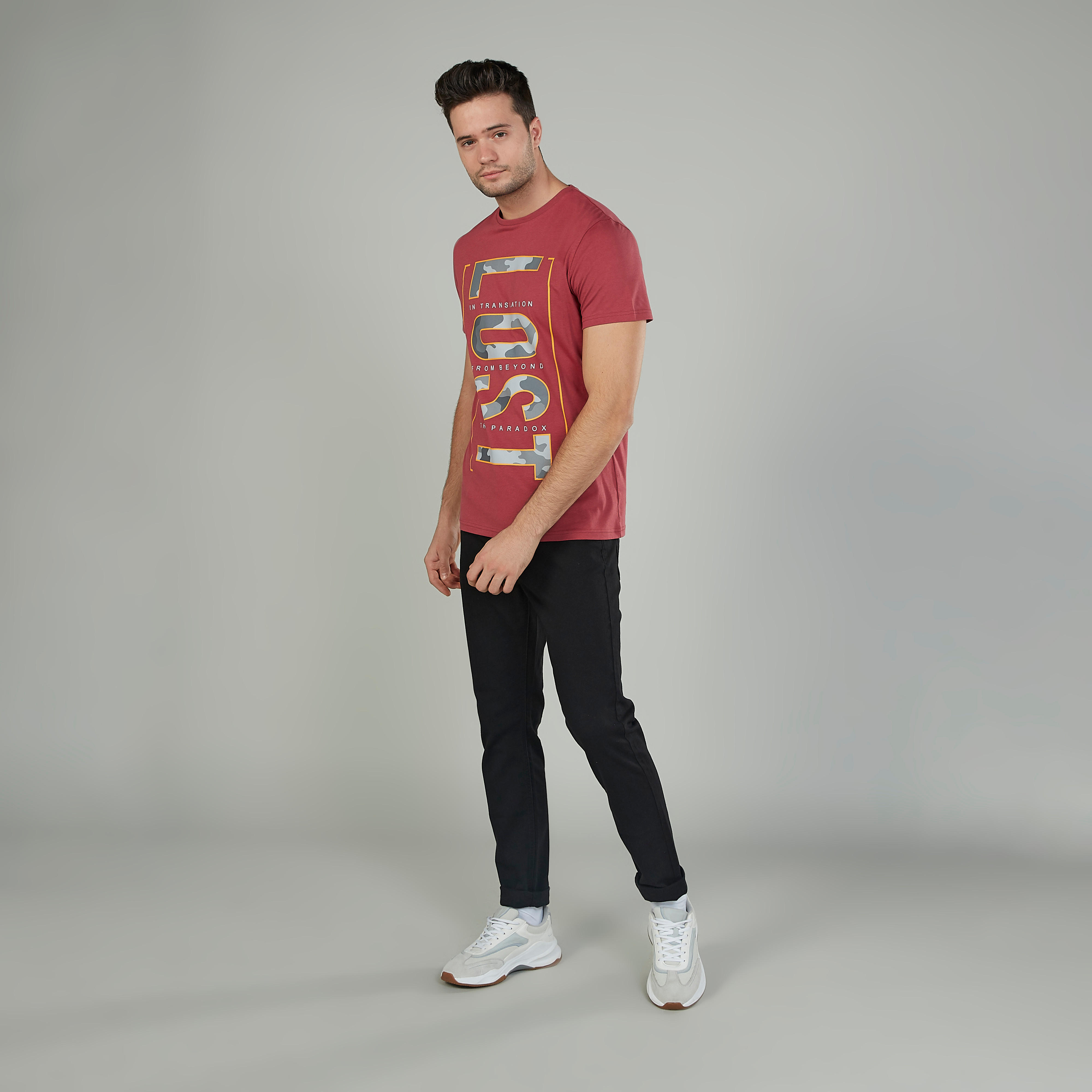 تيشيرت بياقة ضيّقة وأكمام قصيرة وطبعات-men-clothing-tshirtsandpolos-tshirts-image-4