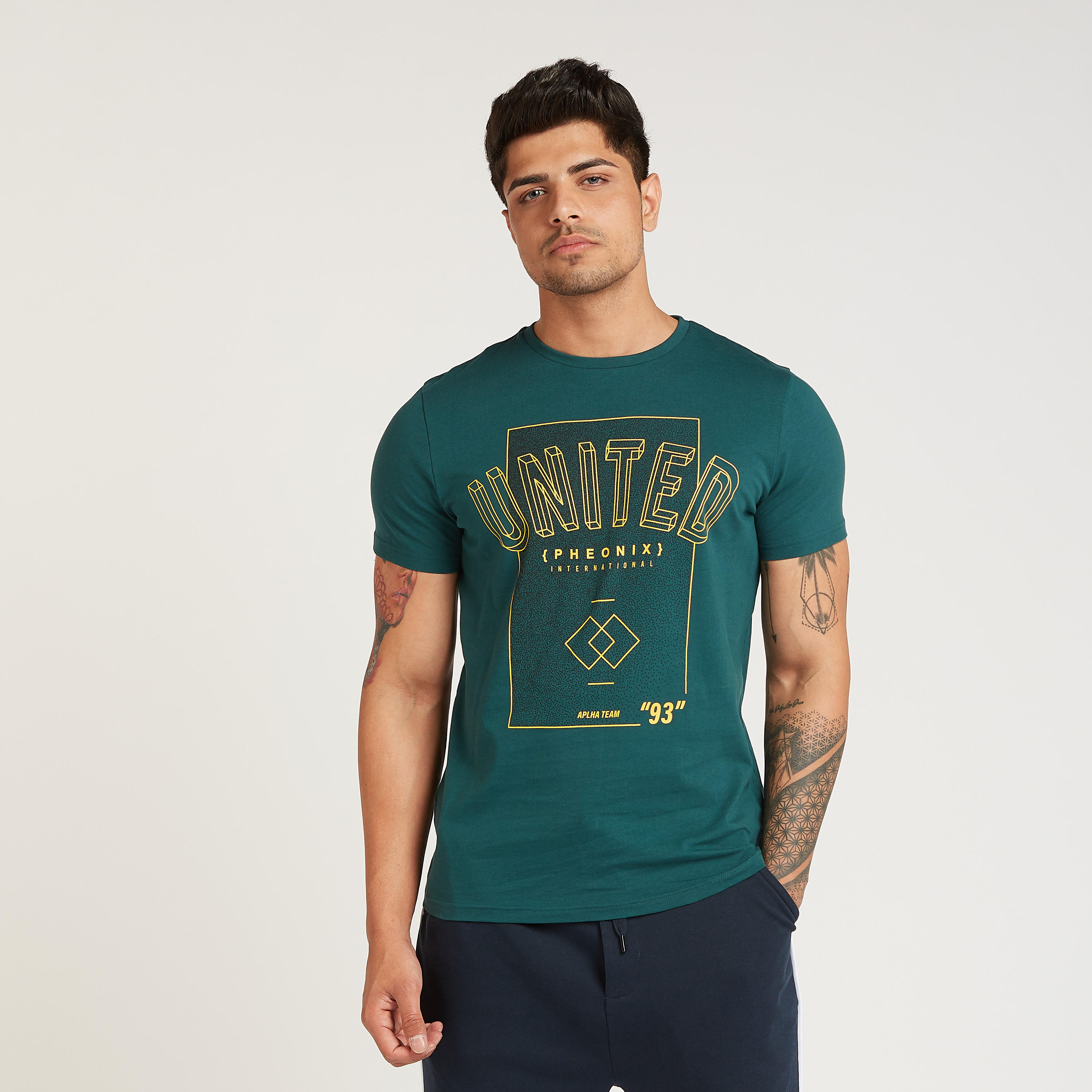 تيشيرت بياقة ضيّقة وأكمام قصيرة وطبعات-men-clothing-tshirtsandpolos-tshirts-image-5