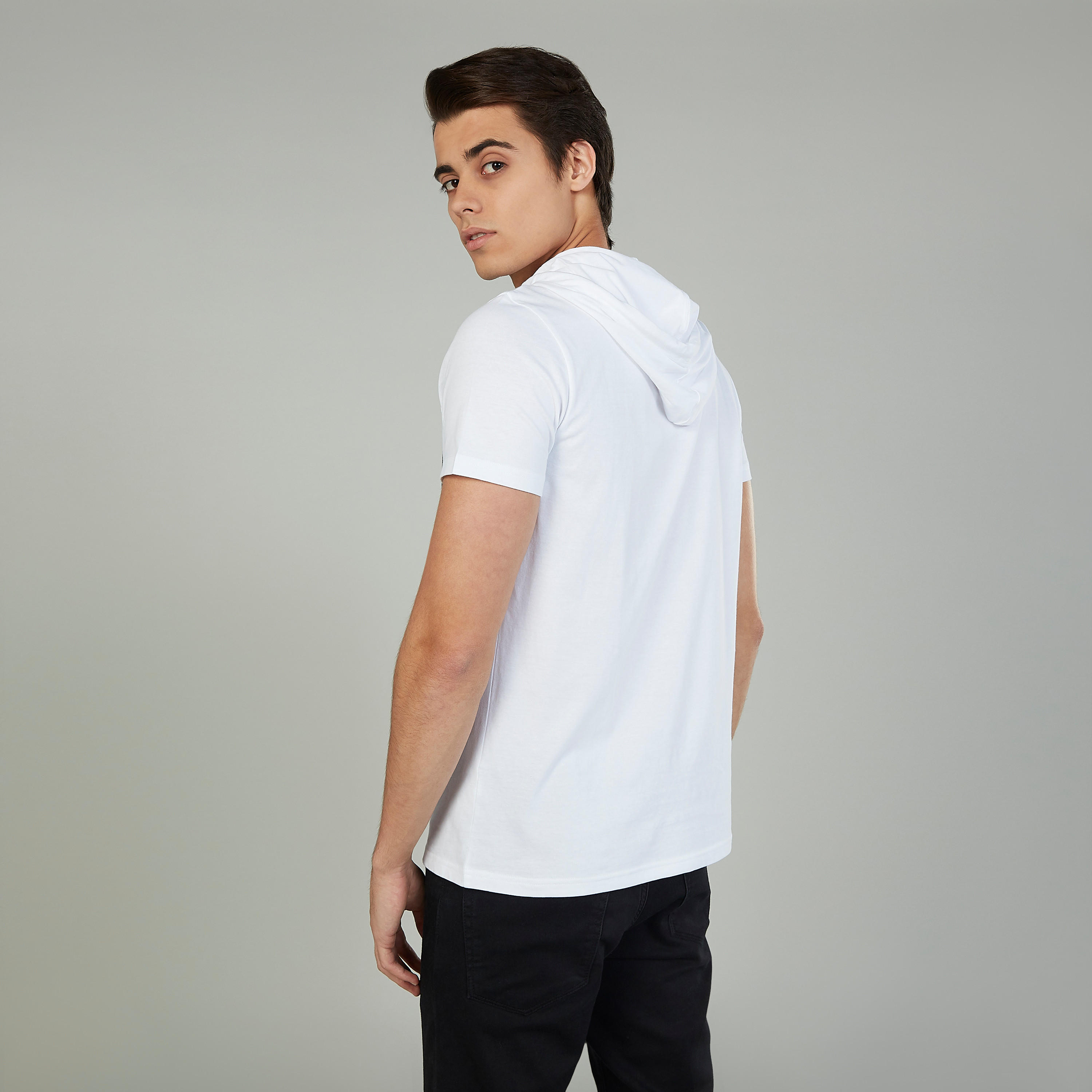تيشيرت بقبّعة وأكمام قصيرة وطبعات-men-clothing-tshirtsandpolos-tshirts-image-4