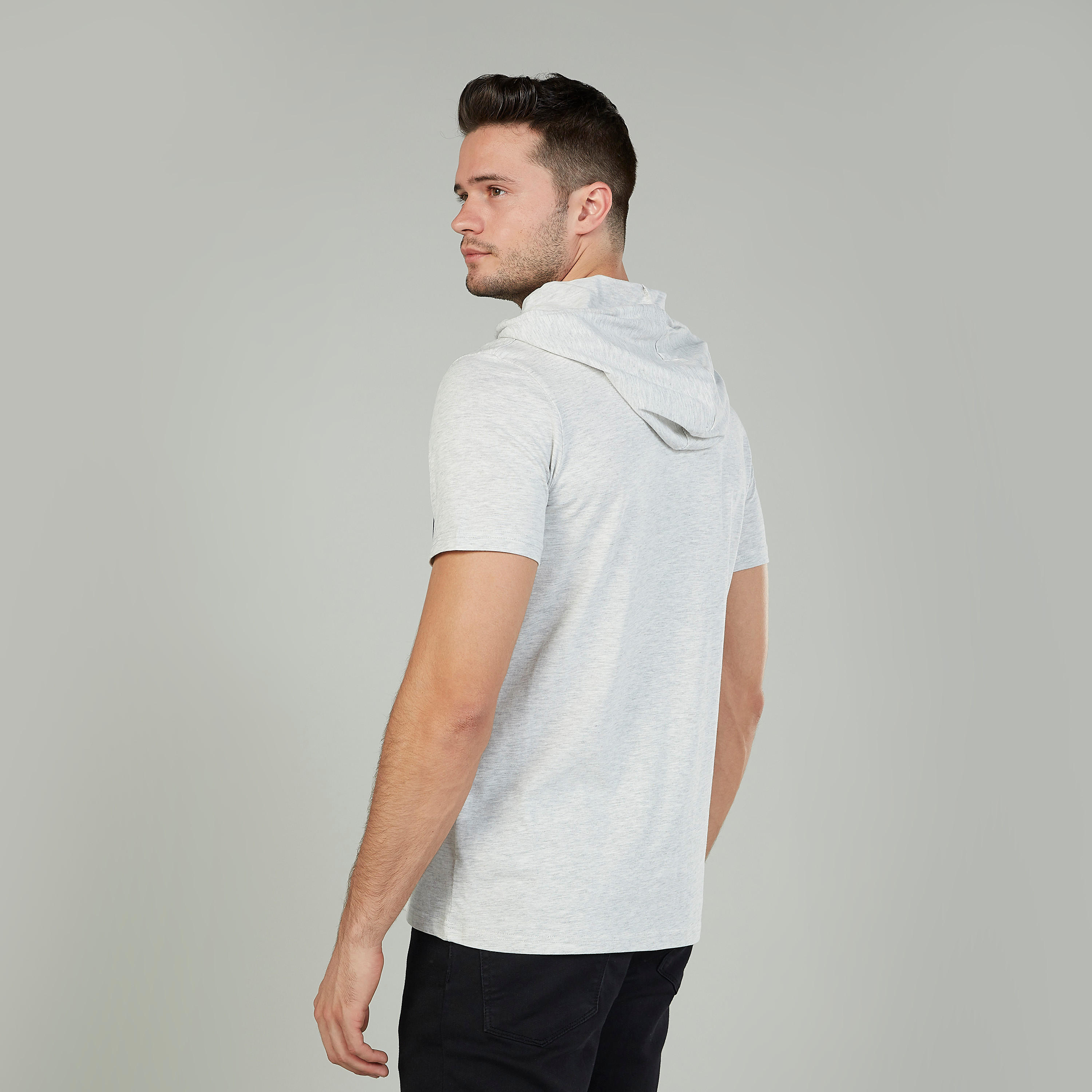 تيشيرت بقبعة وأكمام قصيرة وطبعات-men-clothing-tshirtsandpolos-tshirts-image-4