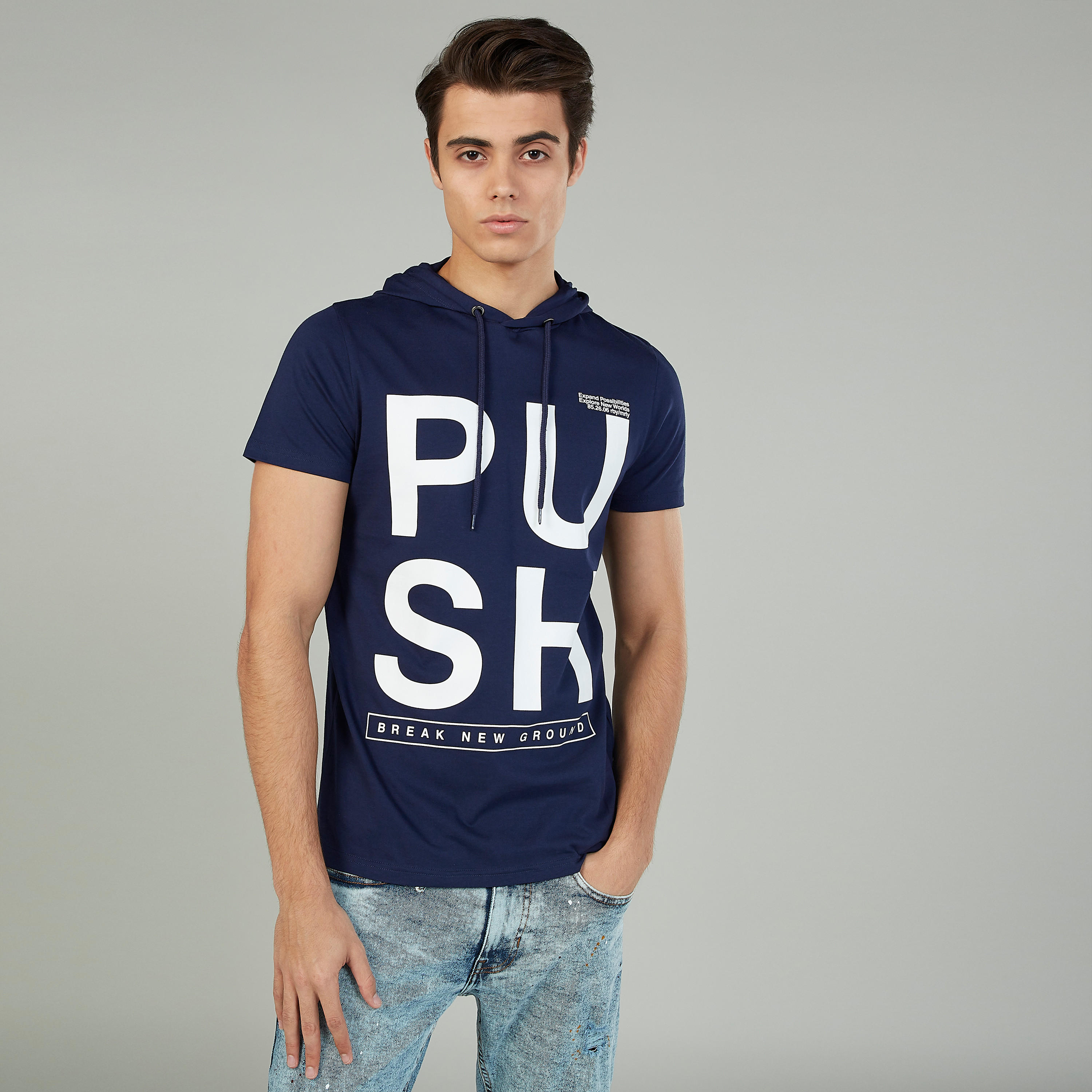 تيشيرت بقبّعة وأكمام قصيرة وطبعات-men-clothing-tshirtsandpolos-tshirts-image-1