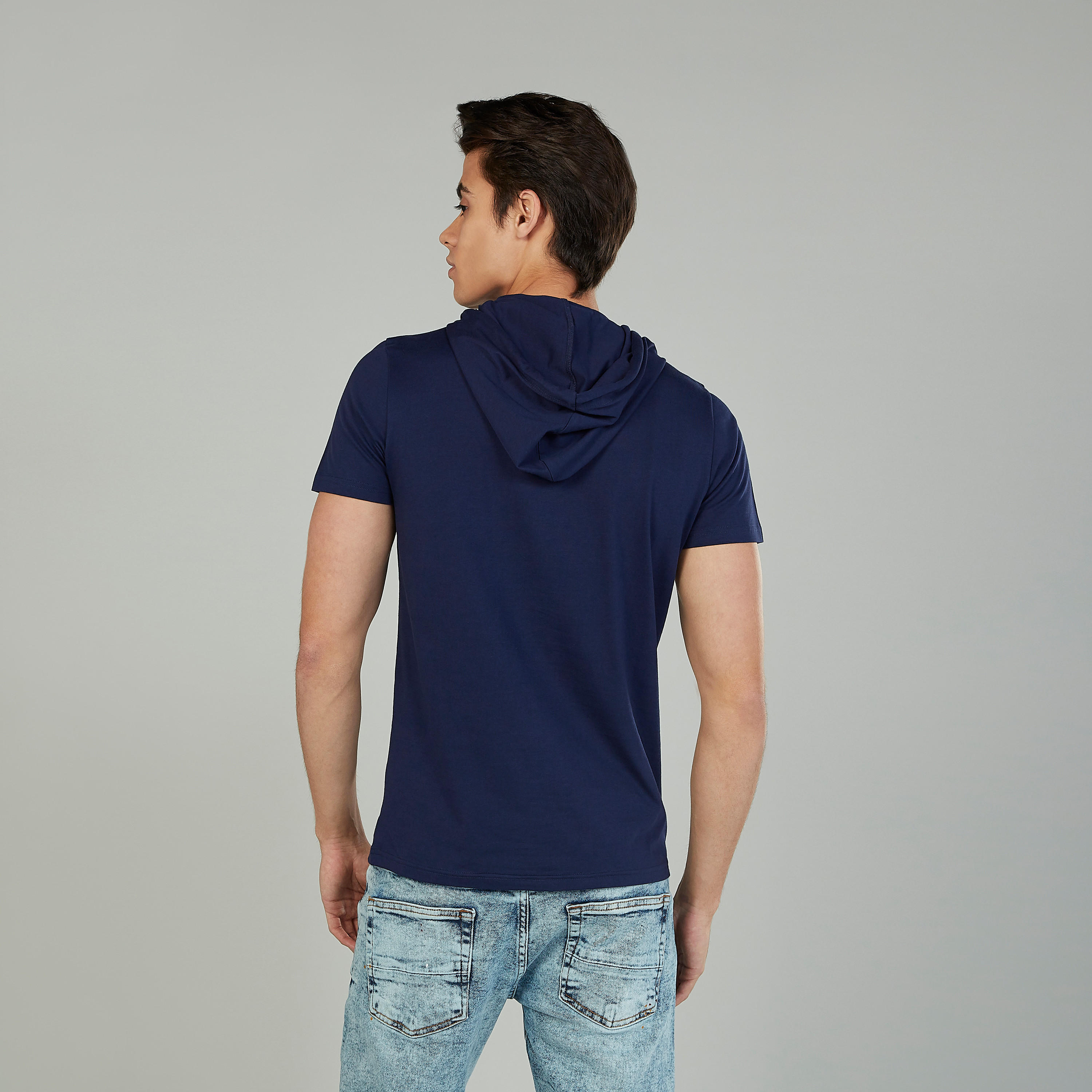 تيشيرت بقبّعة وأكمام قصيرة وطبعات-men-clothing-tshirtsandpolos-tshirts-image-4