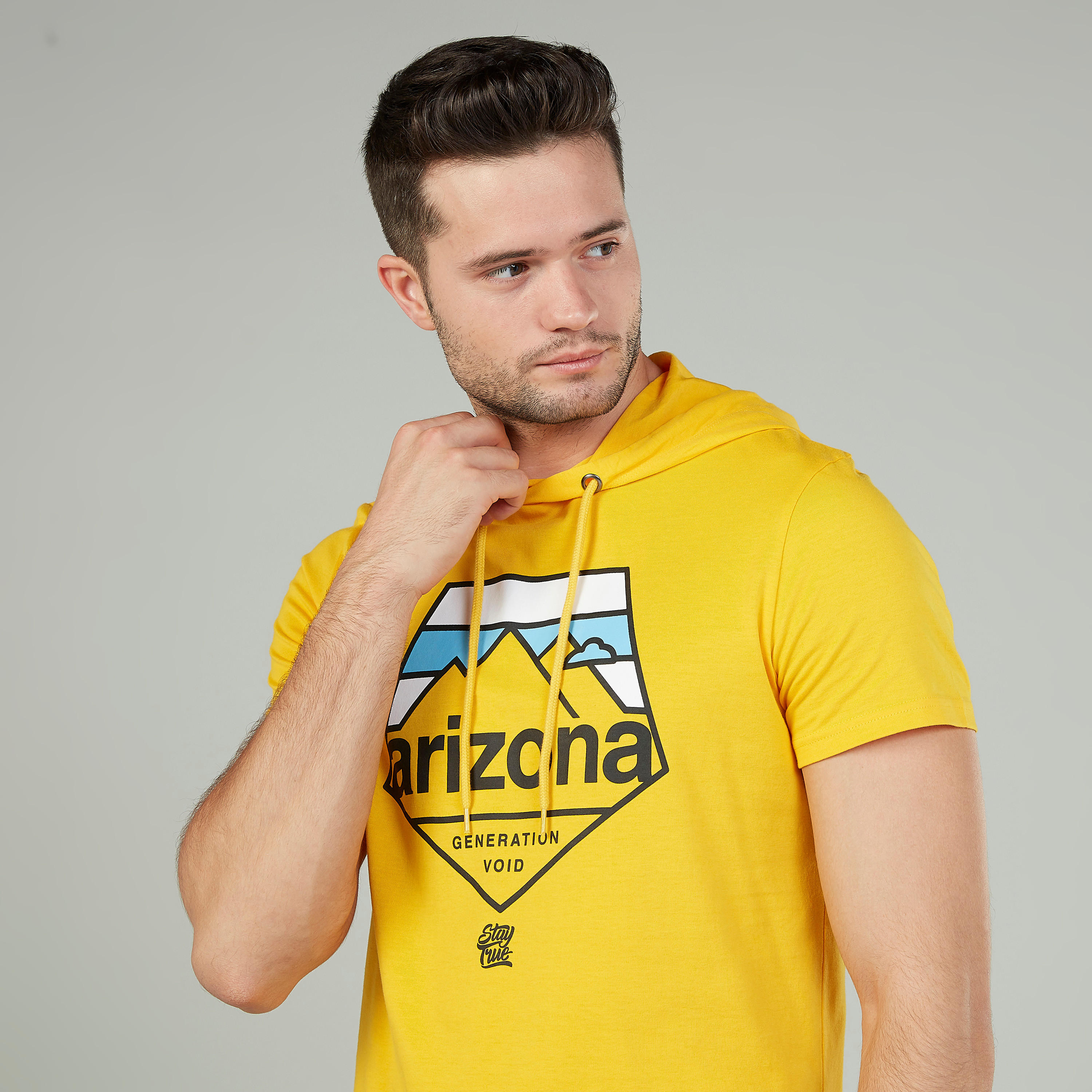 تيشيرت بقبعة وأكمام قصيرة وطبعات-men-clothing-tshirtsandpolos-tshirts-image-3