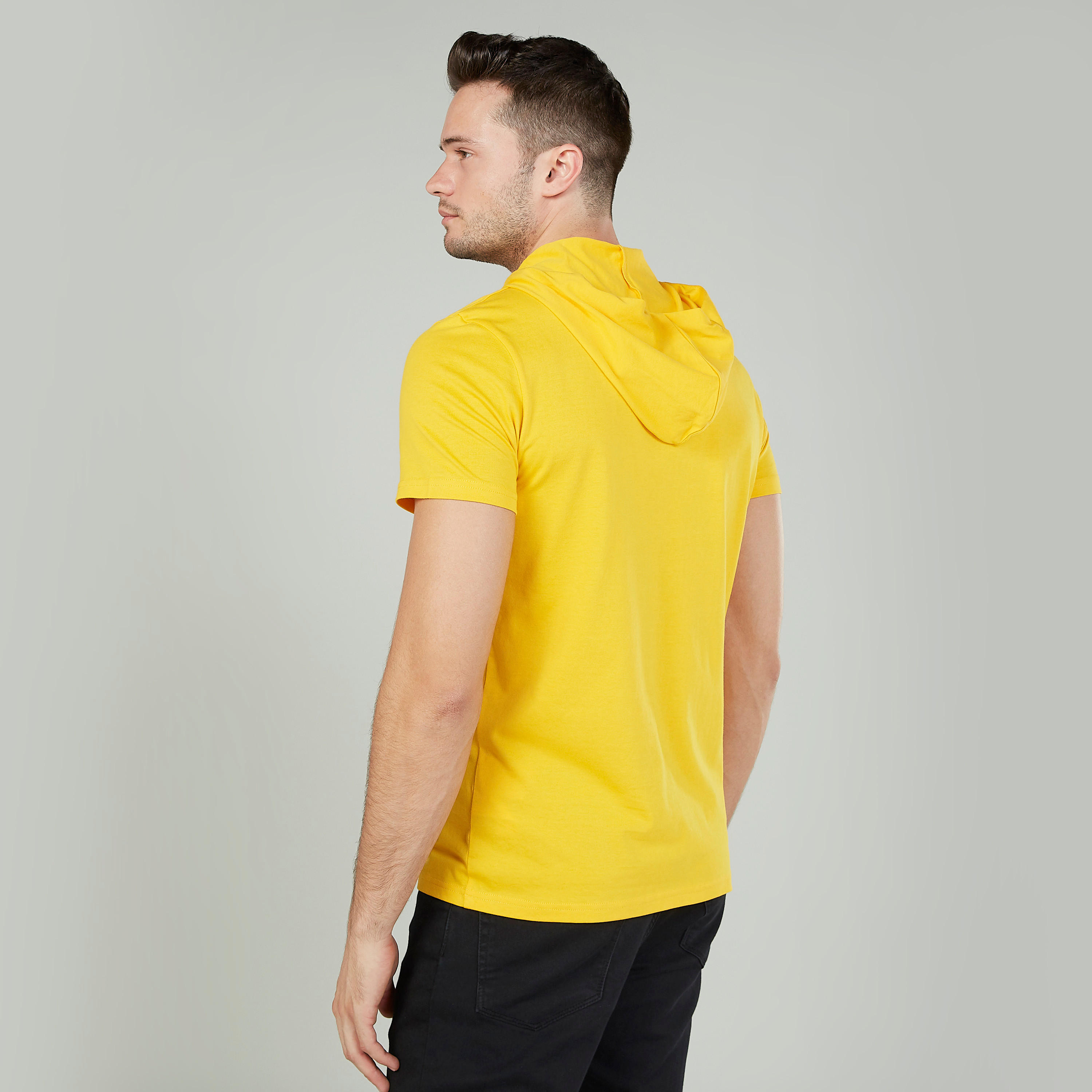 تيشيرت بقبعة وأكمام قصيرة وطبعات-men-clothing-tshirtsandpolos-tshirts-image-4