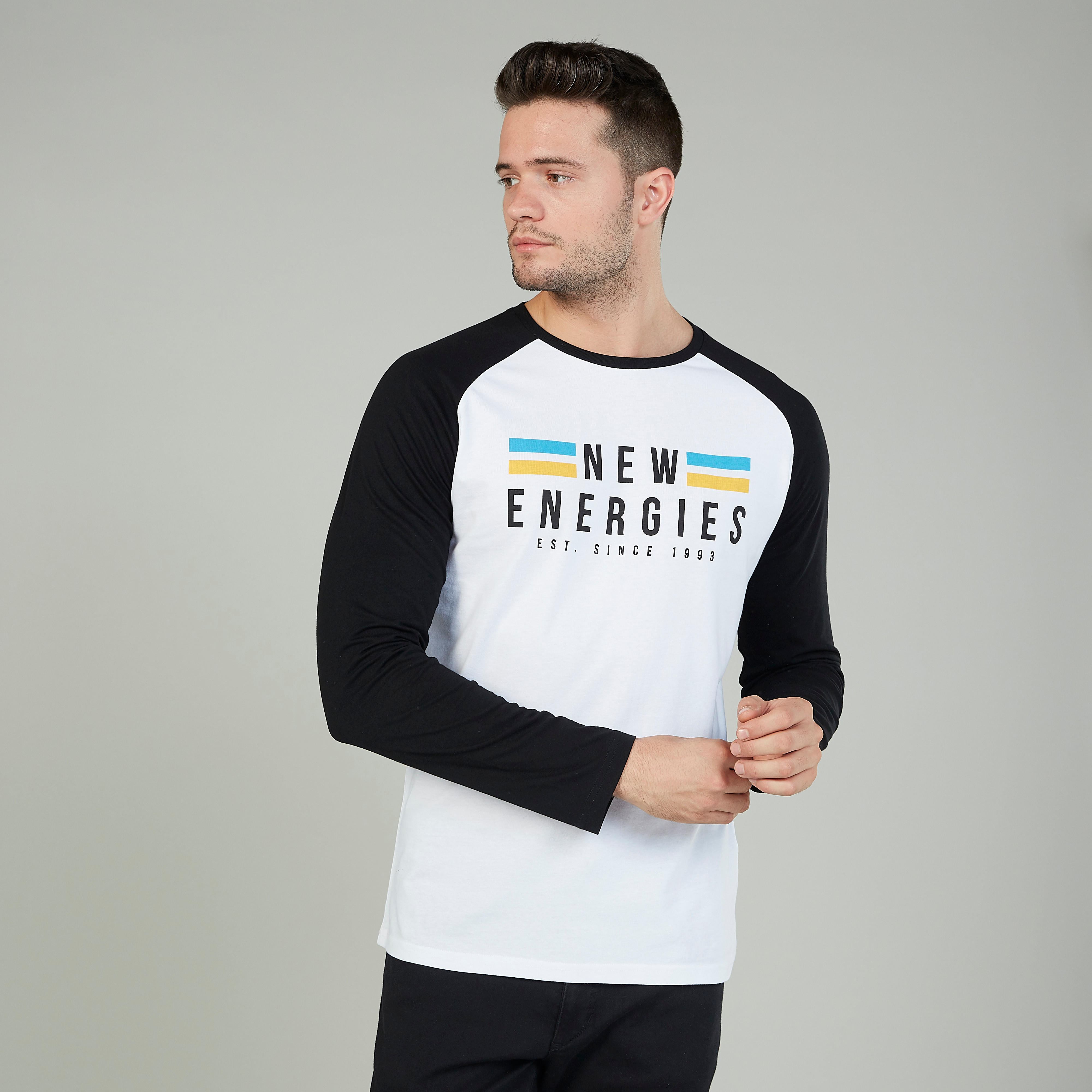 تيشيرت بياقة مستديرة وأكمام طويلة وطبعات-men-clothing-tshirtsandpolos-tshirts-image-1
