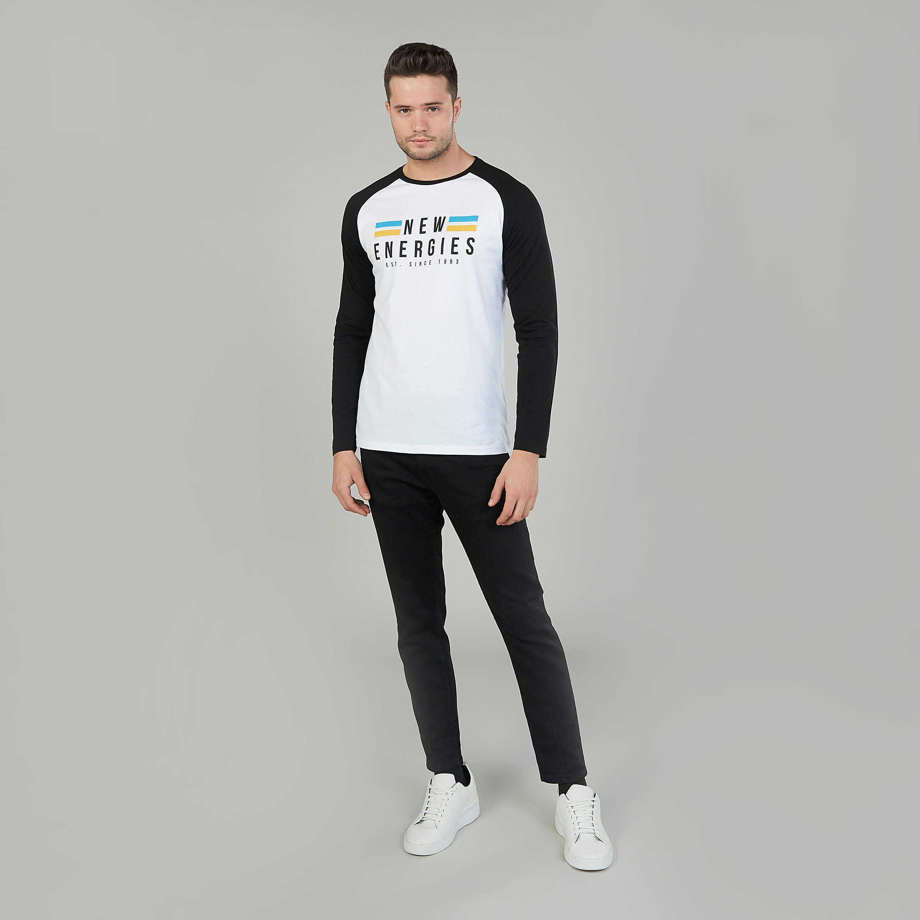 تيشيرت بياقة مستديرة وأكمام طويلة وطبعات-men-clothing-tshirtsandpolos-tshirts-image-2